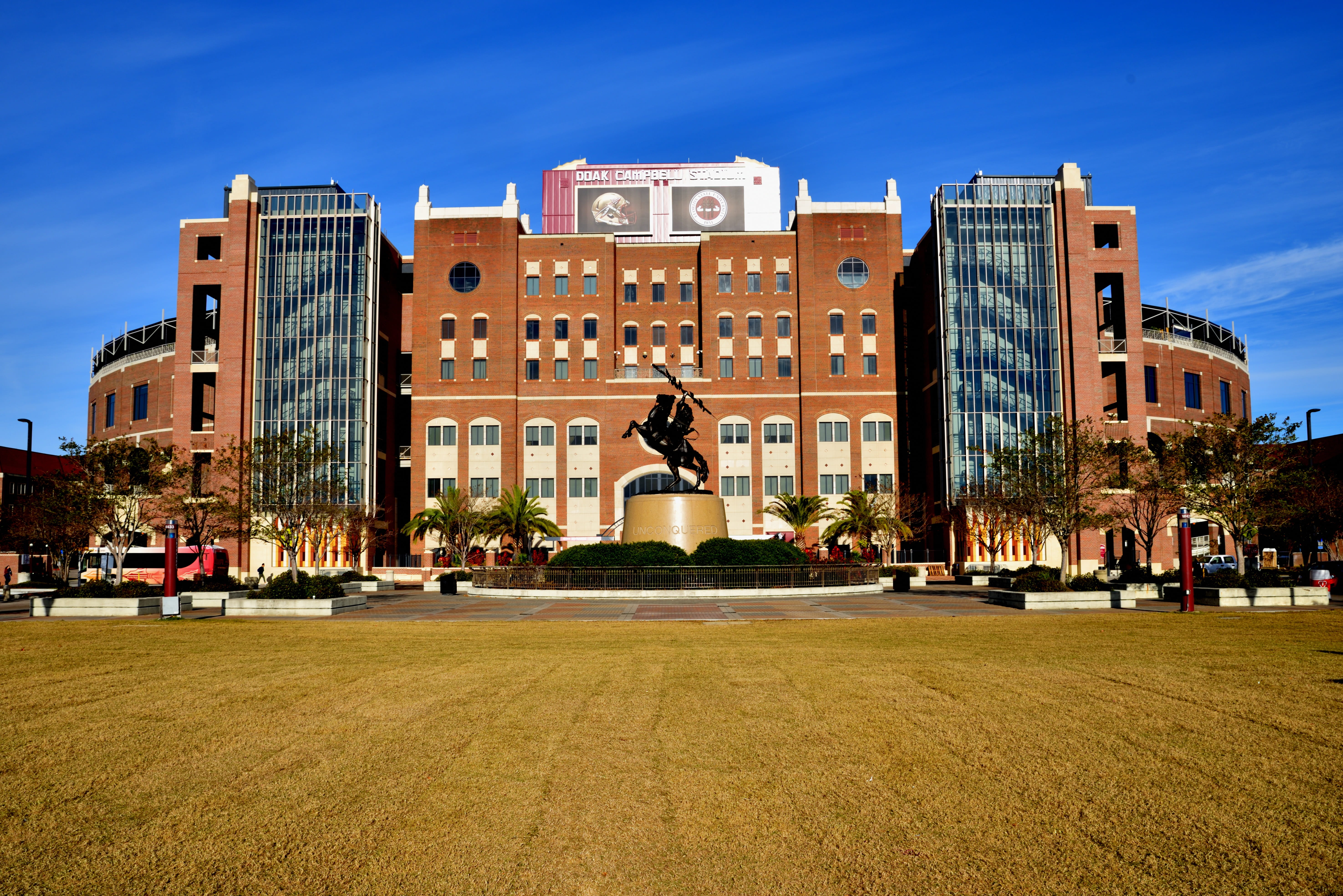 building exterior, representation, noles, women, human representation, motor vehicle, plant, residential district, sky, day, adult, building, florida state, HD Wallpaper