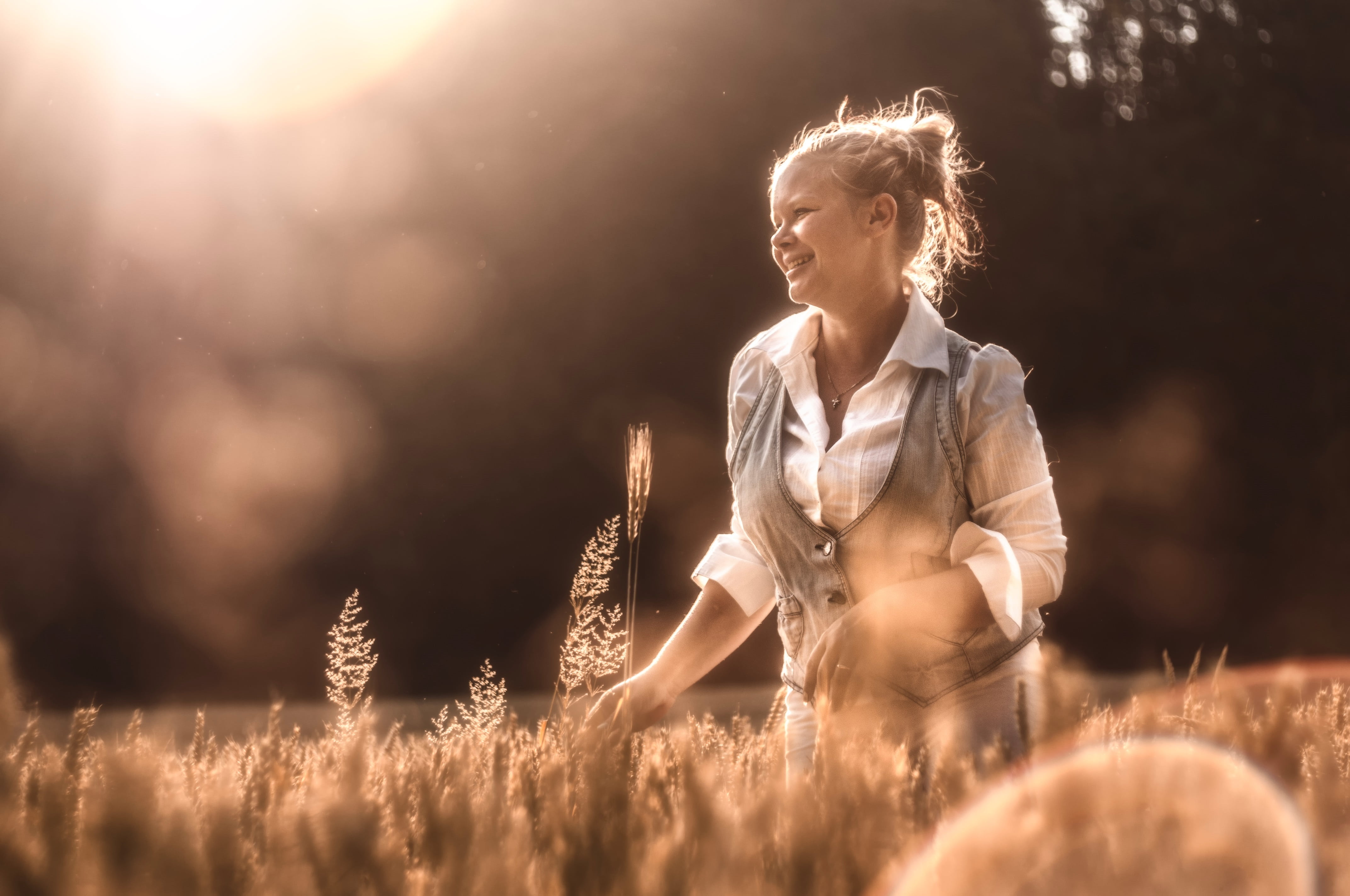 people, women, field, vest, girl, light, summer, happiness, beauty in nature, agriculture, sunlight, white, outdoors, adult, sky, light - natural phenomenon, HD Wallpaper