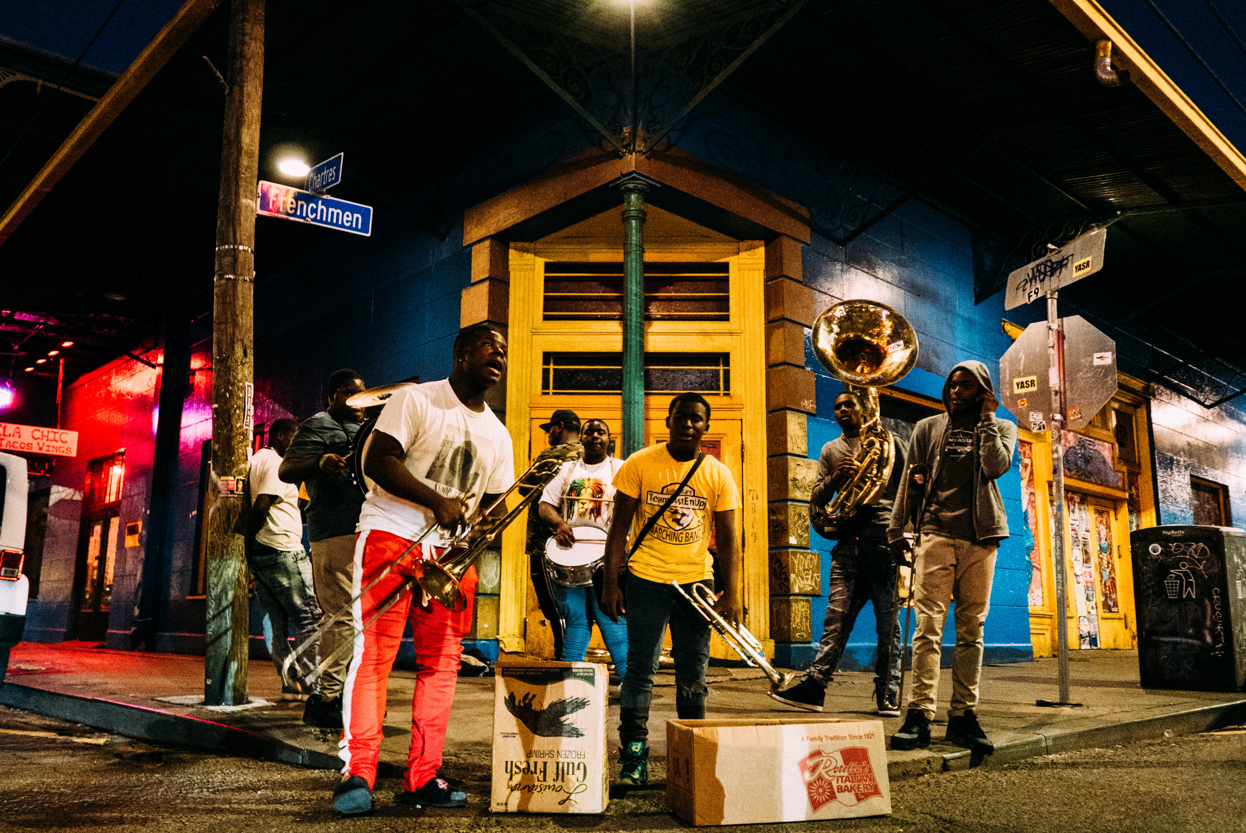 men, frenchmens street, group of people, built structure, new orleans, la, nighttime, fighting, clothing, architecture, traditional clothing, people, group, HD Wallpaper