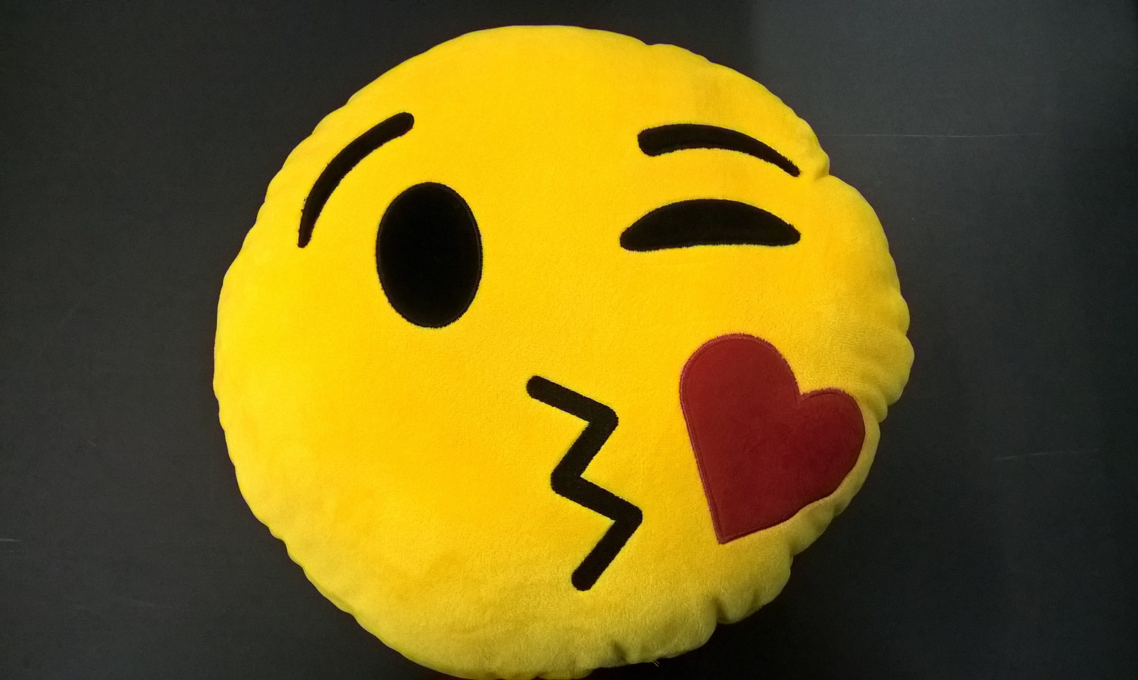 cut out, creativity, anthropomorphic, black color, indoors, anthropomorphic face, no people, representation, fun, 4K, kiss, anthropomorphic smiley face, HD Wallpaper