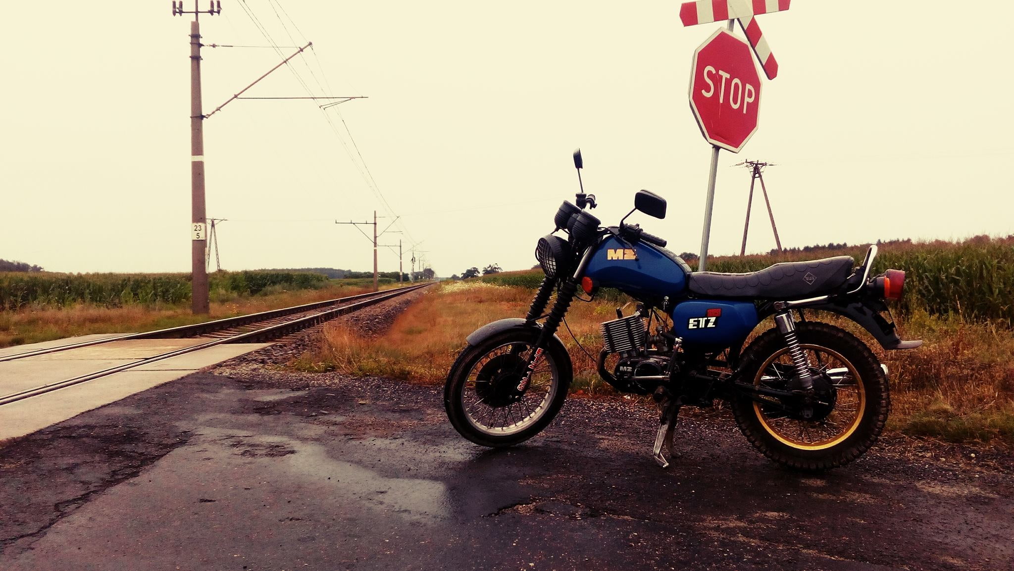 Motorcycle, ETZ, Railway, MZ, Youngtimer, 1080P, rain, HD Wallpaper