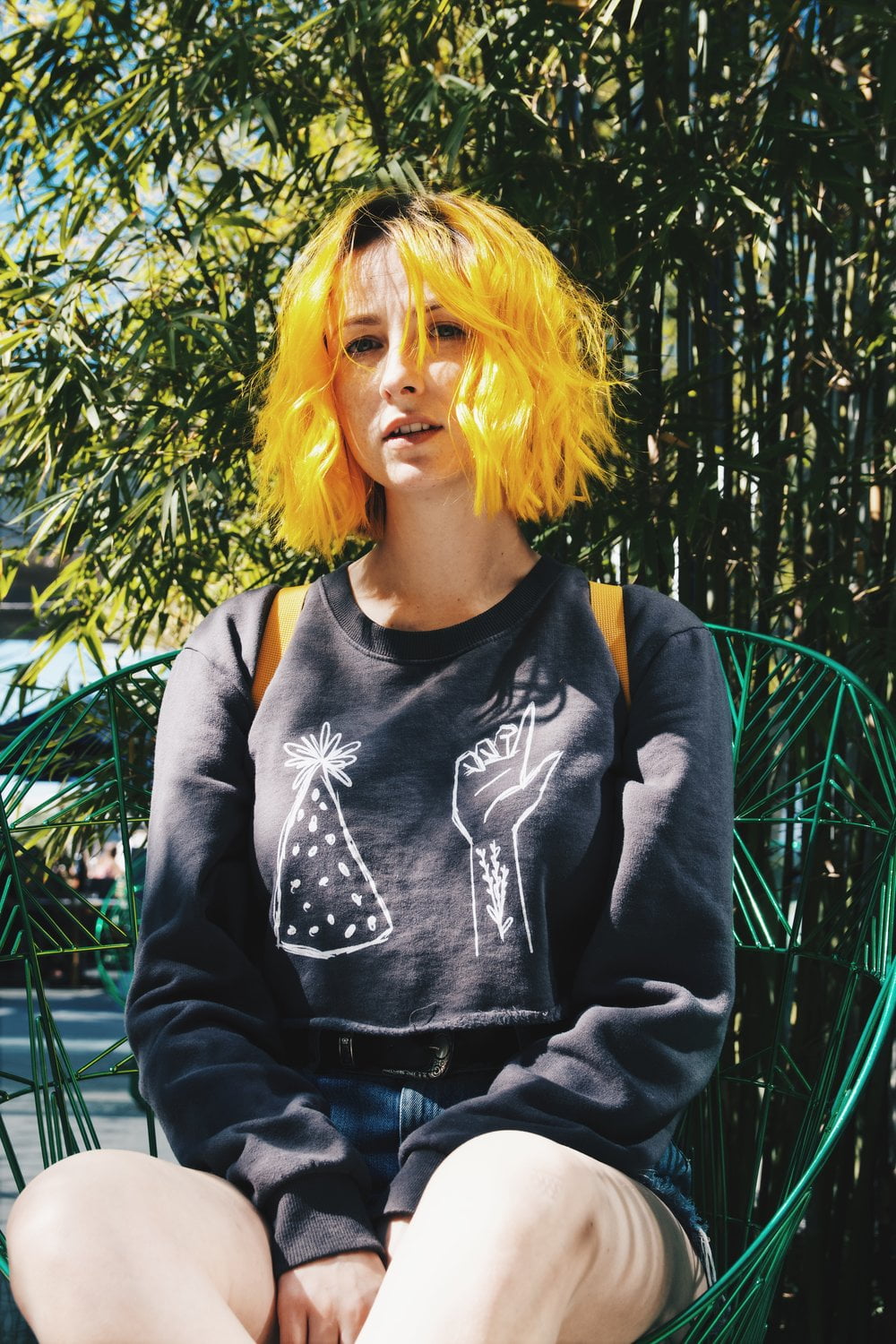 sitting, women outdoors, looking at viewer, Tessa Violet, women, yellow hair, 720P, Phone HD Wallpaper