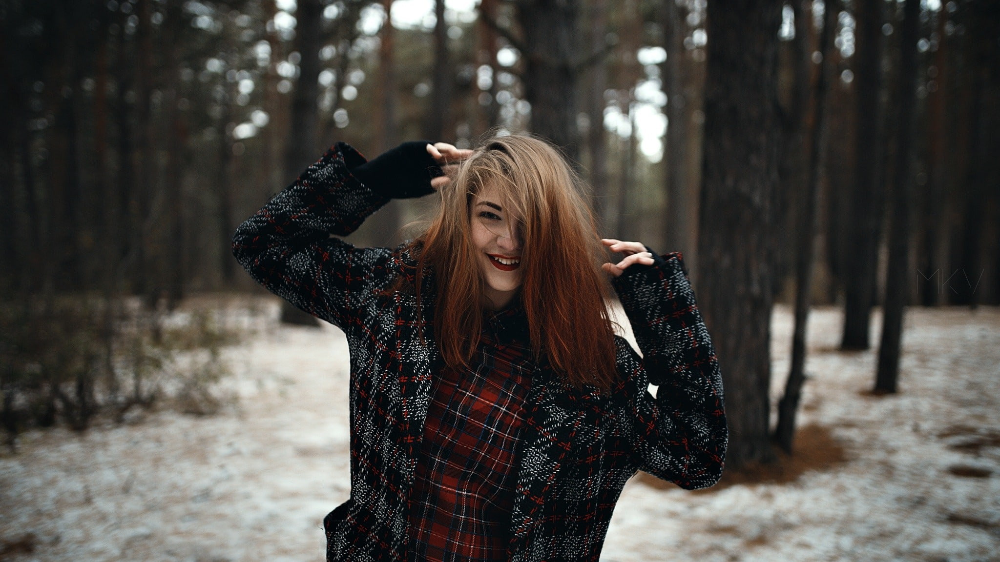 tree, long hair, land, depth of field, hair, smiling, coats, beauty, real people, hairstyle, beautiful woman, standing, young adult, nature, women, outdoors, HD Wallpaper
