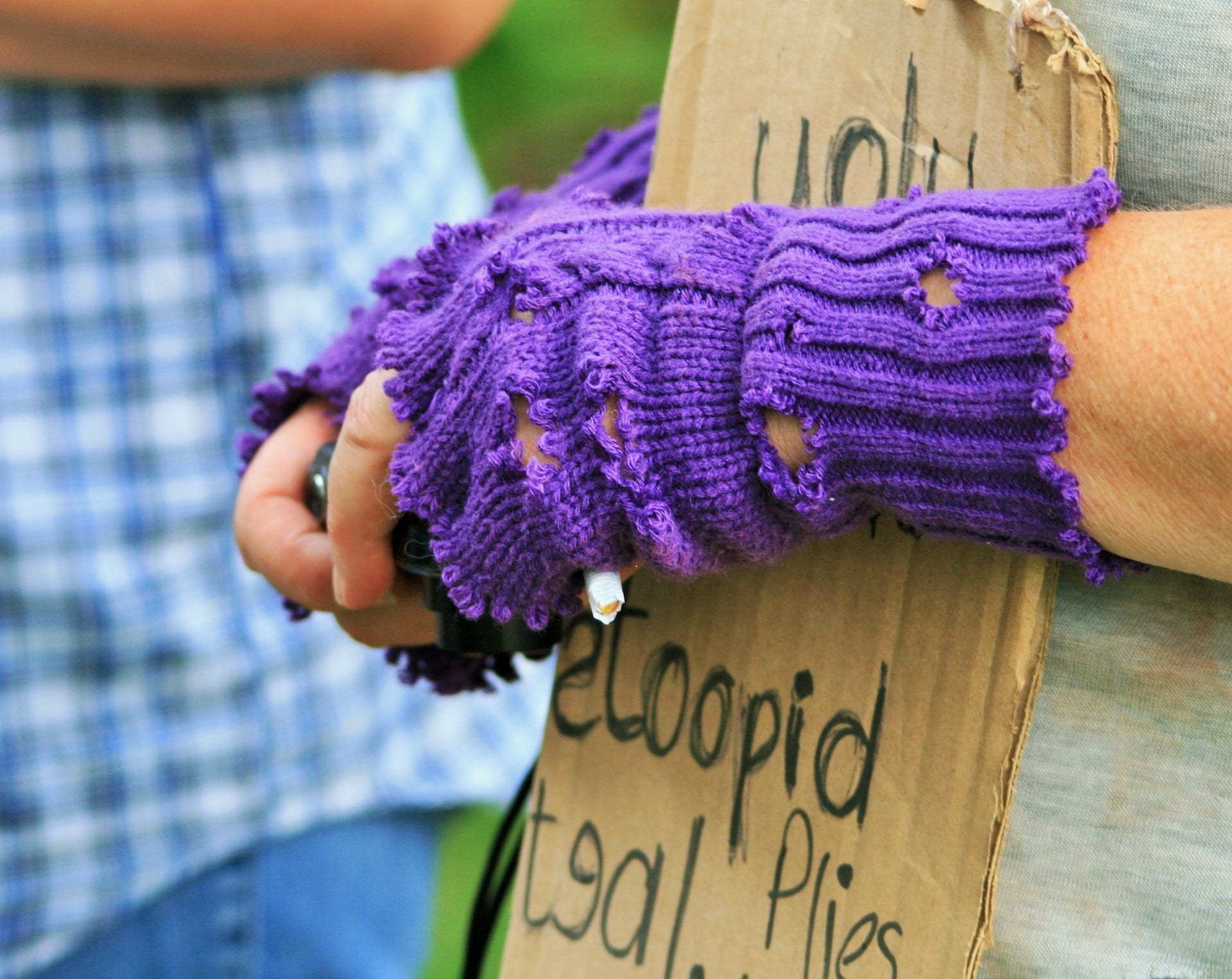 homeless, casual clothing, begging, vagrant, unemployed, human, person, abandoned, human hand, childhood, midsection, offspring, hopeless, purple, focus on foreground, HD Wallpaper