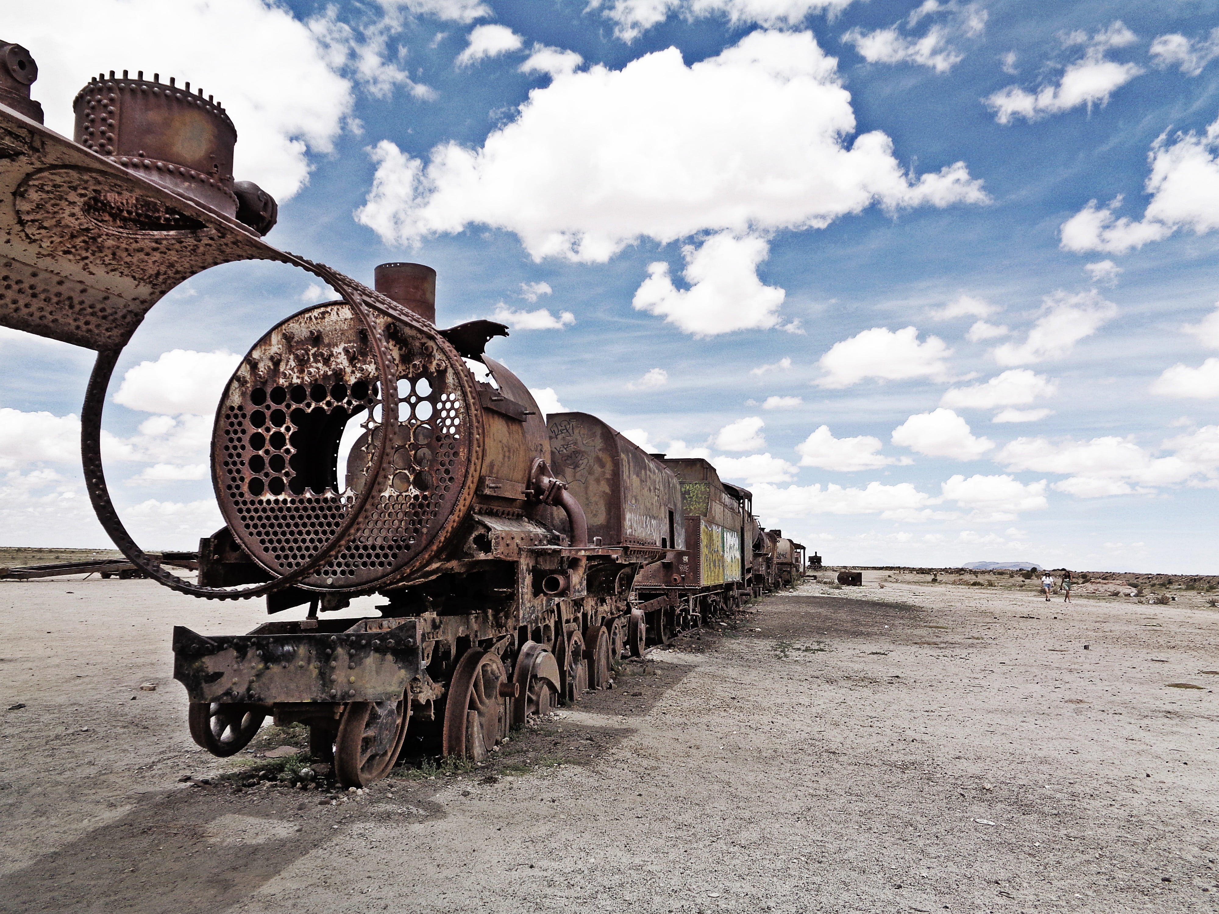 land, history, abandoned, sky, run-down, day, outdoors, boat, rusty, ruined, obsolete, cloud - sky, rustic, mode of transportation, the salar de uyuni, HD Wallpaper