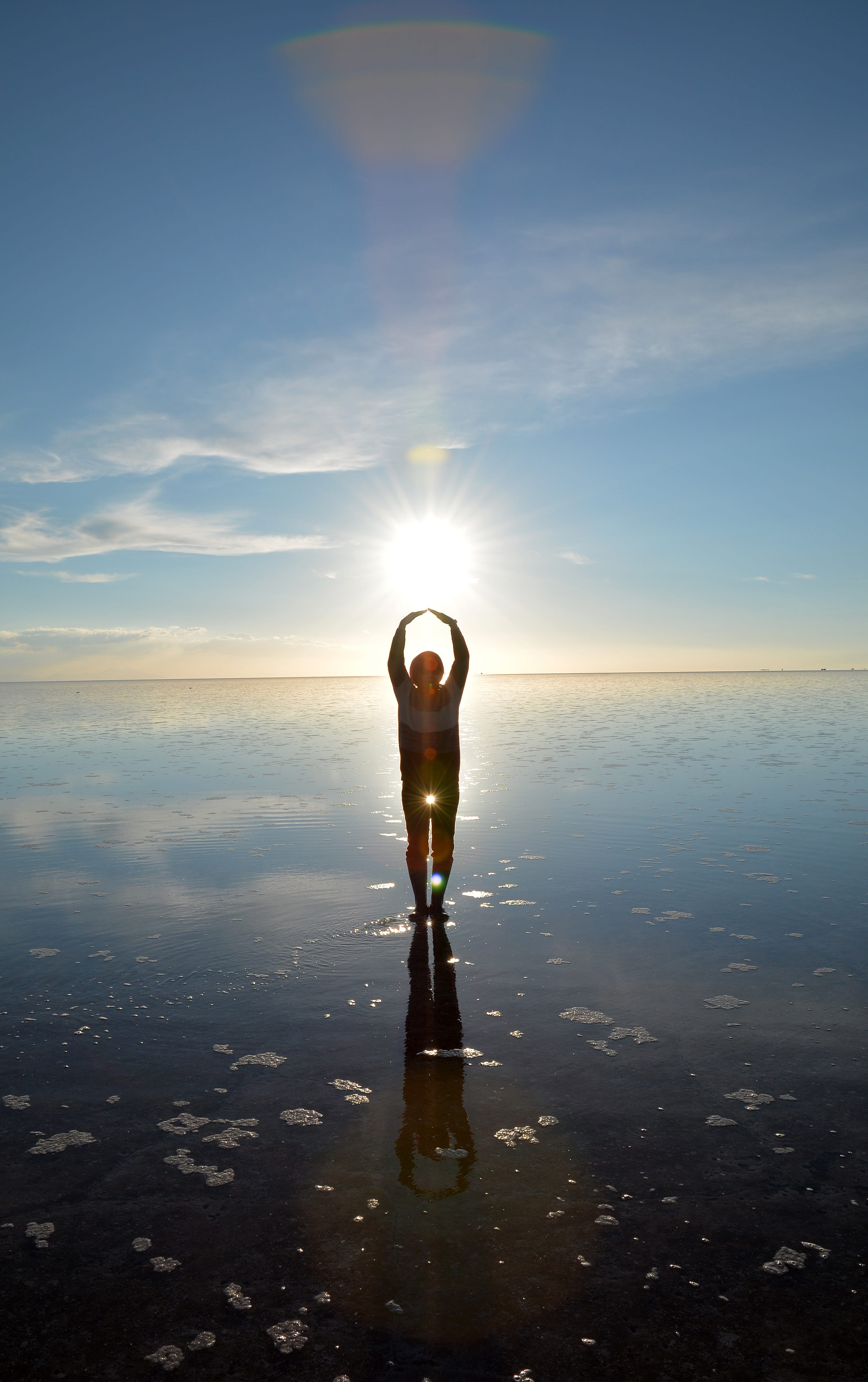 4K, lens flare, one person, leisure activity, sea, tranquility, arms raised, beauty in nature, Lake, full length, standing, sky, Bolivia, silhouette, shadow, Phone HD Wallpaper