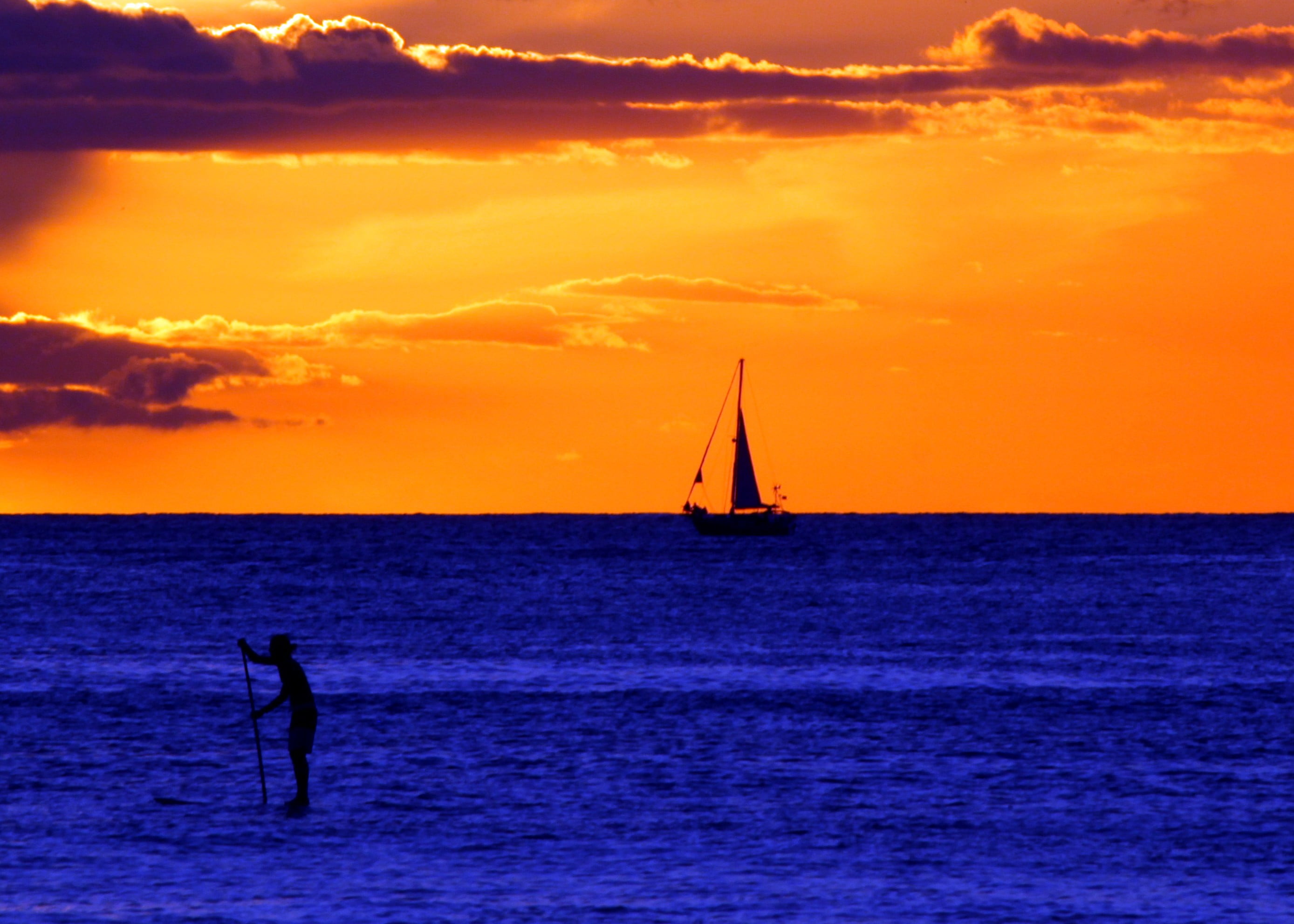 Waikiki Beach, view, body, water, beach, summer, dusk, sport, 2K, sky, waikiki  beach, outdoors, body of water, nautical Vessel, HNL, sail  boat, vacations, HD Wallpaper