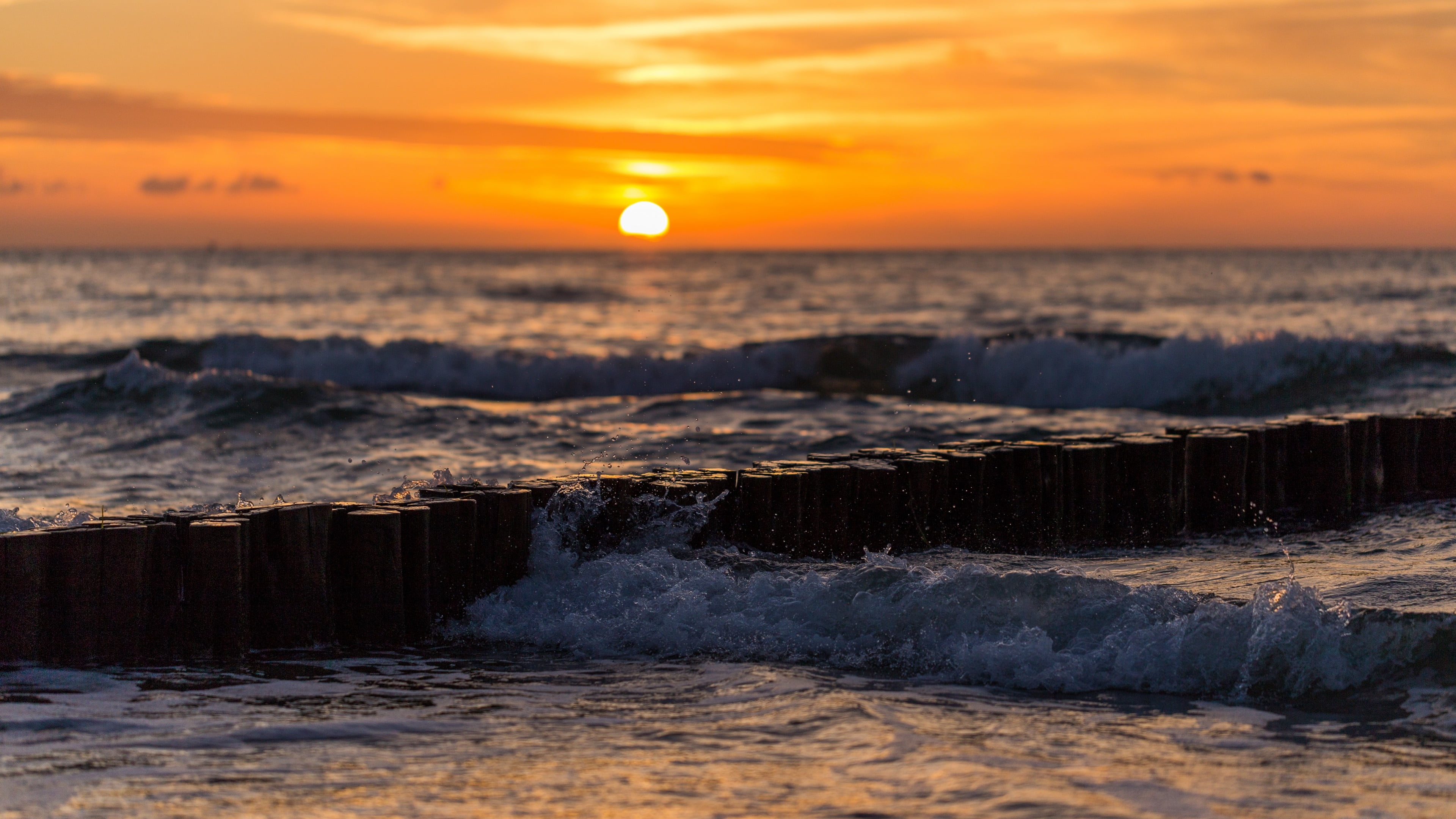 foamy waves, water, 4K, scenics - nature, ocean, coast, sun, tranquil scene, wave, beach, afterglow, no people, shore, horizon, beauty in nature, horizon over water, HD Wallpaper