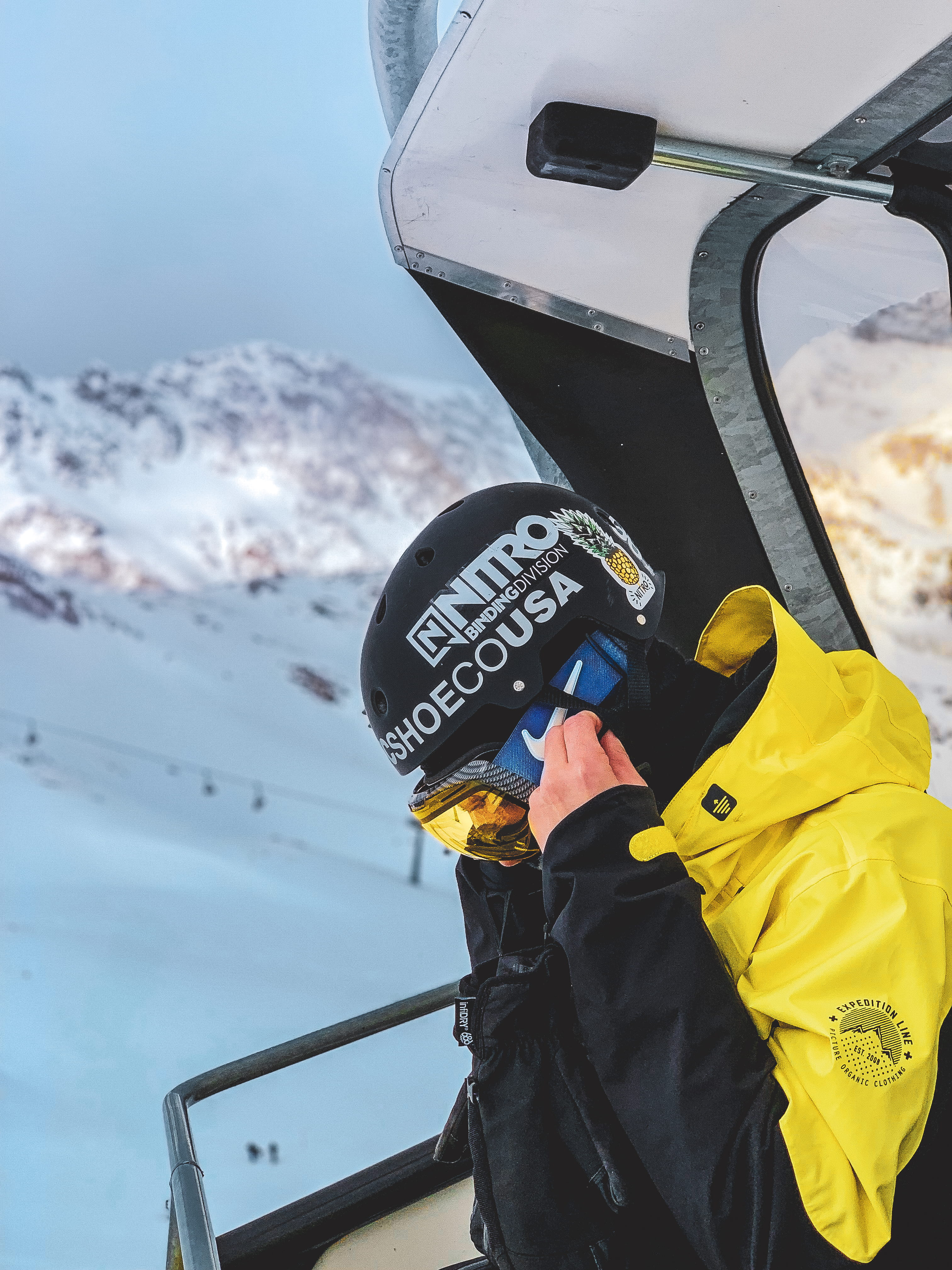 safety, goggles, outdoors, cold, high, 4K, ski slope, fun, frost, aircraft, transportation system, icy, wear, mountain, man, sports, nature, winter clothing, Phone HD Wallpaper