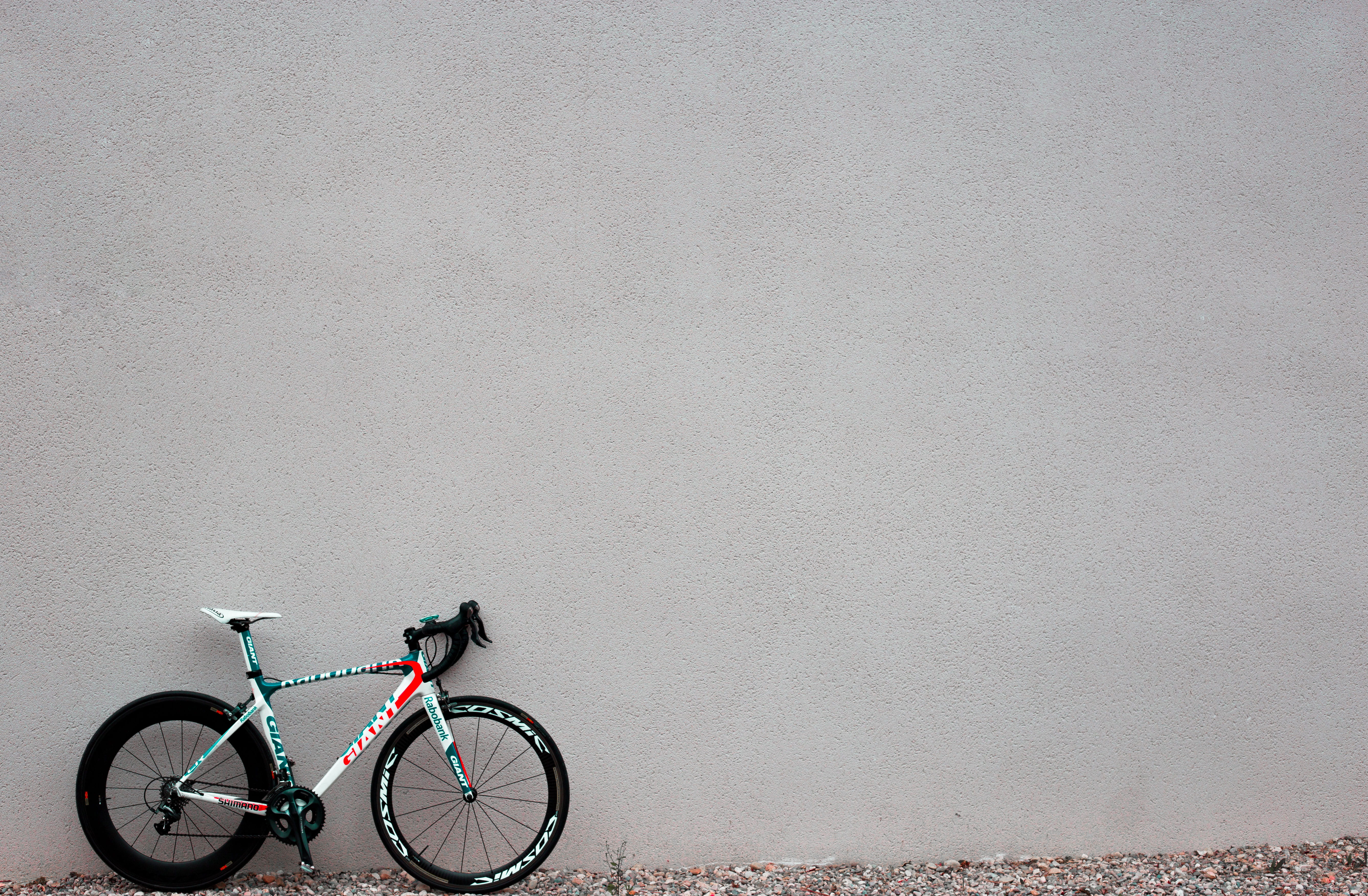 black, stationary, wall, sport, racing, day, color, building exterior, travel, bicycle, parked, white, concrete, 5K, no people, architecture, gray, extrem, HD Wallpaper