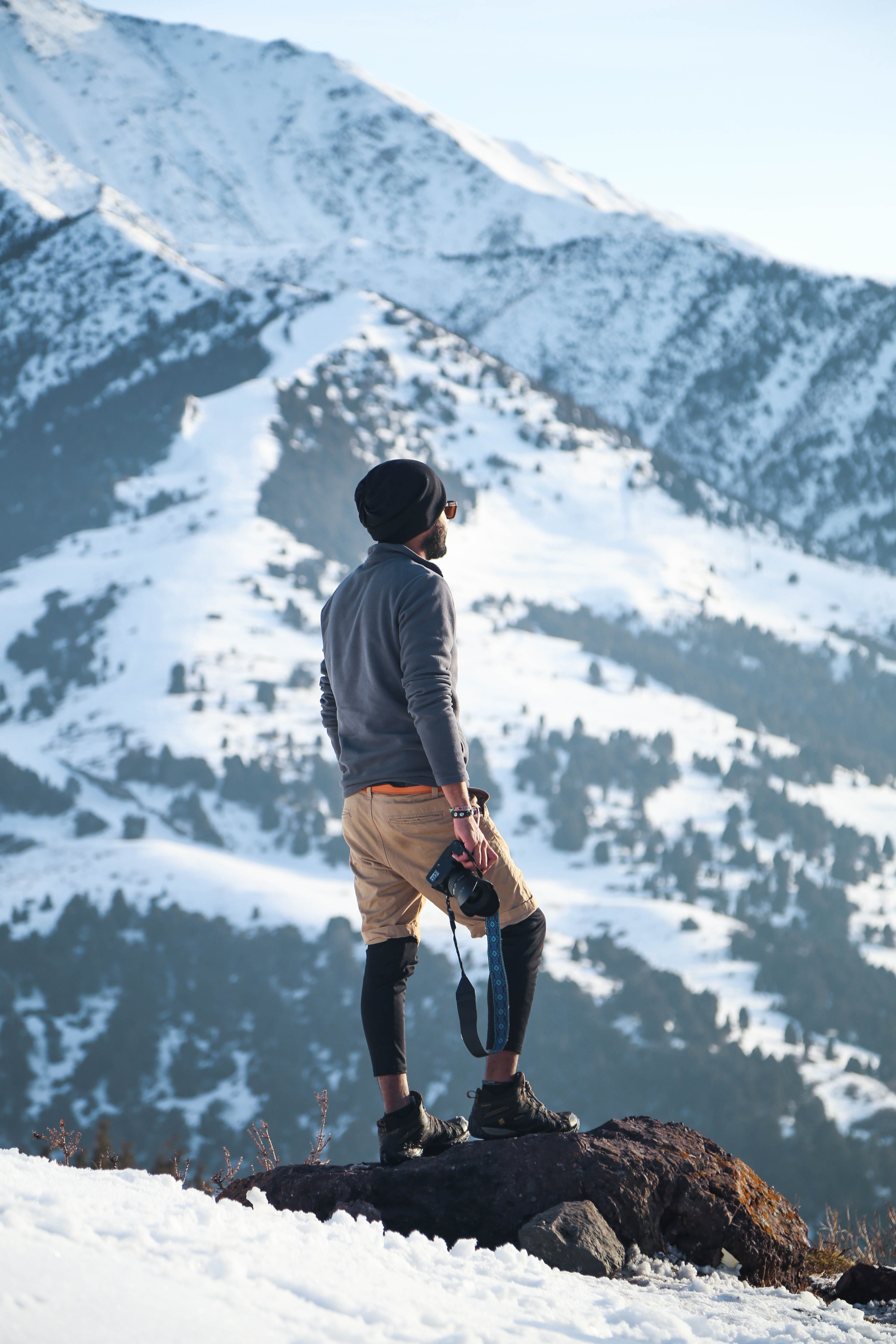 beauty in nature, 5K, nature, high, one person, leisure activity, brown, scenics - nature, looking at view, clouds, mountain climbing, men, weather, snow capped mountains, Phone HD Wallpaper