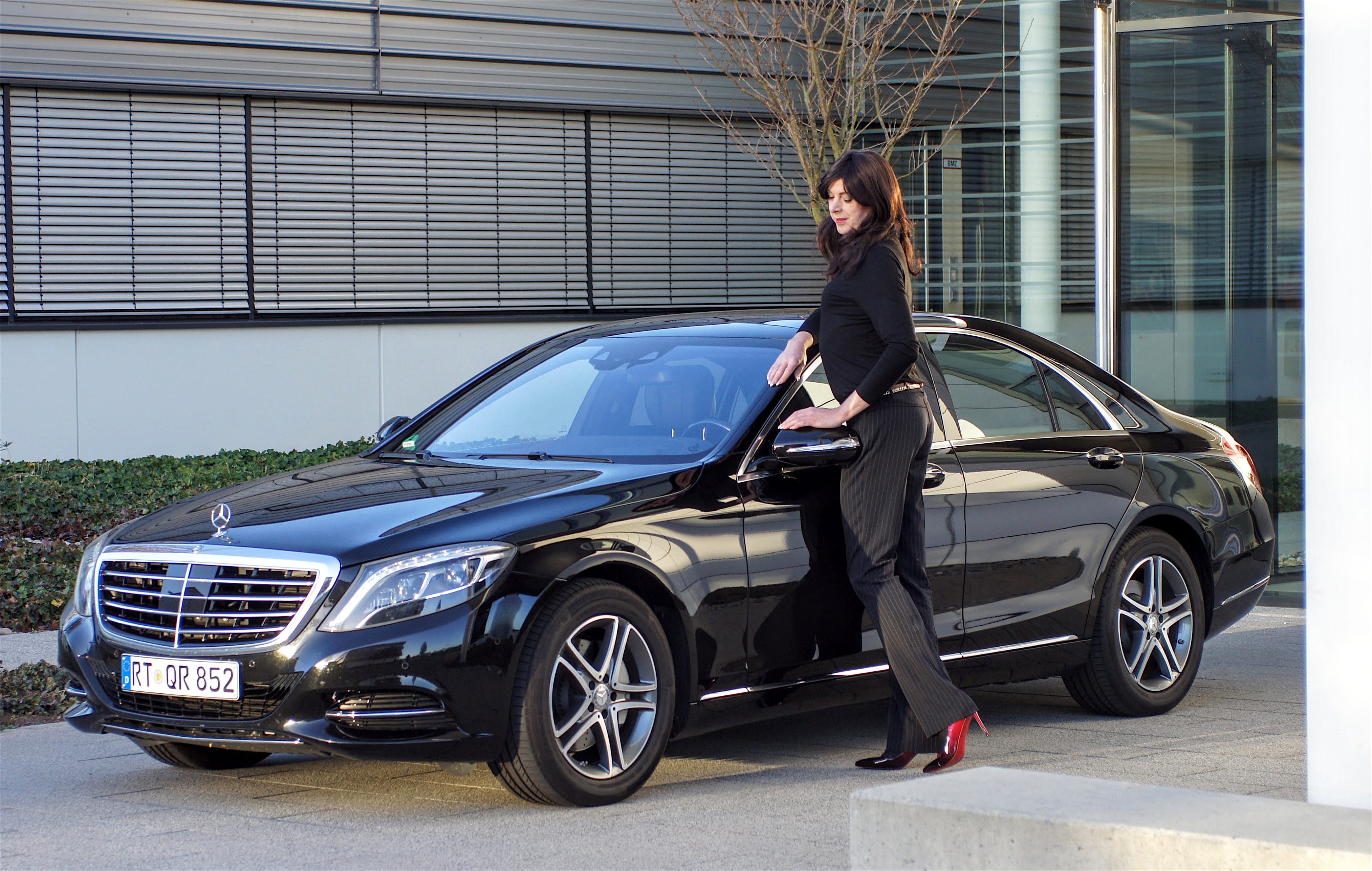 near, mid adult, building, high heels, land Vehicle, confident, car brand, adults only, day, standing, disembarking, young adult, sedan, car door, noble, HD Wallpaper