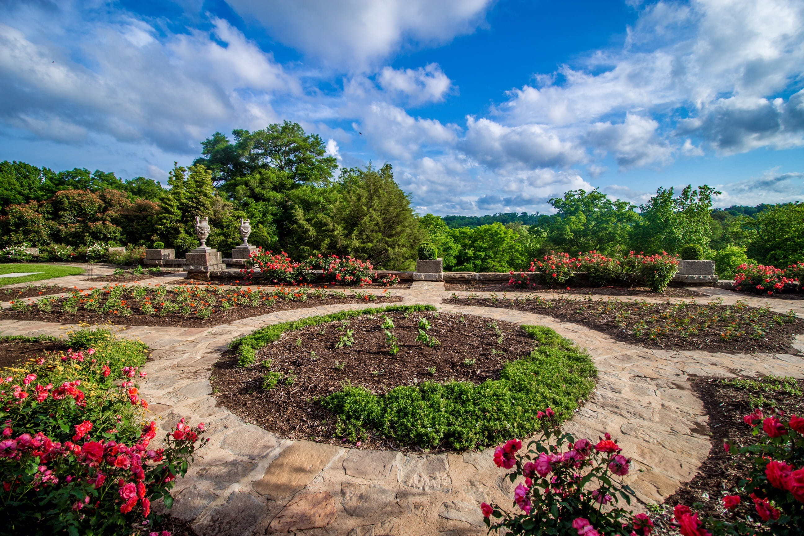 flora, 2K, formal garden, spring, richmond, grass, garden path, growth, cloud - sky, panoramic, flower, garden, flowerbed, nature, beauty in nature, clouds, HD Wallpaper