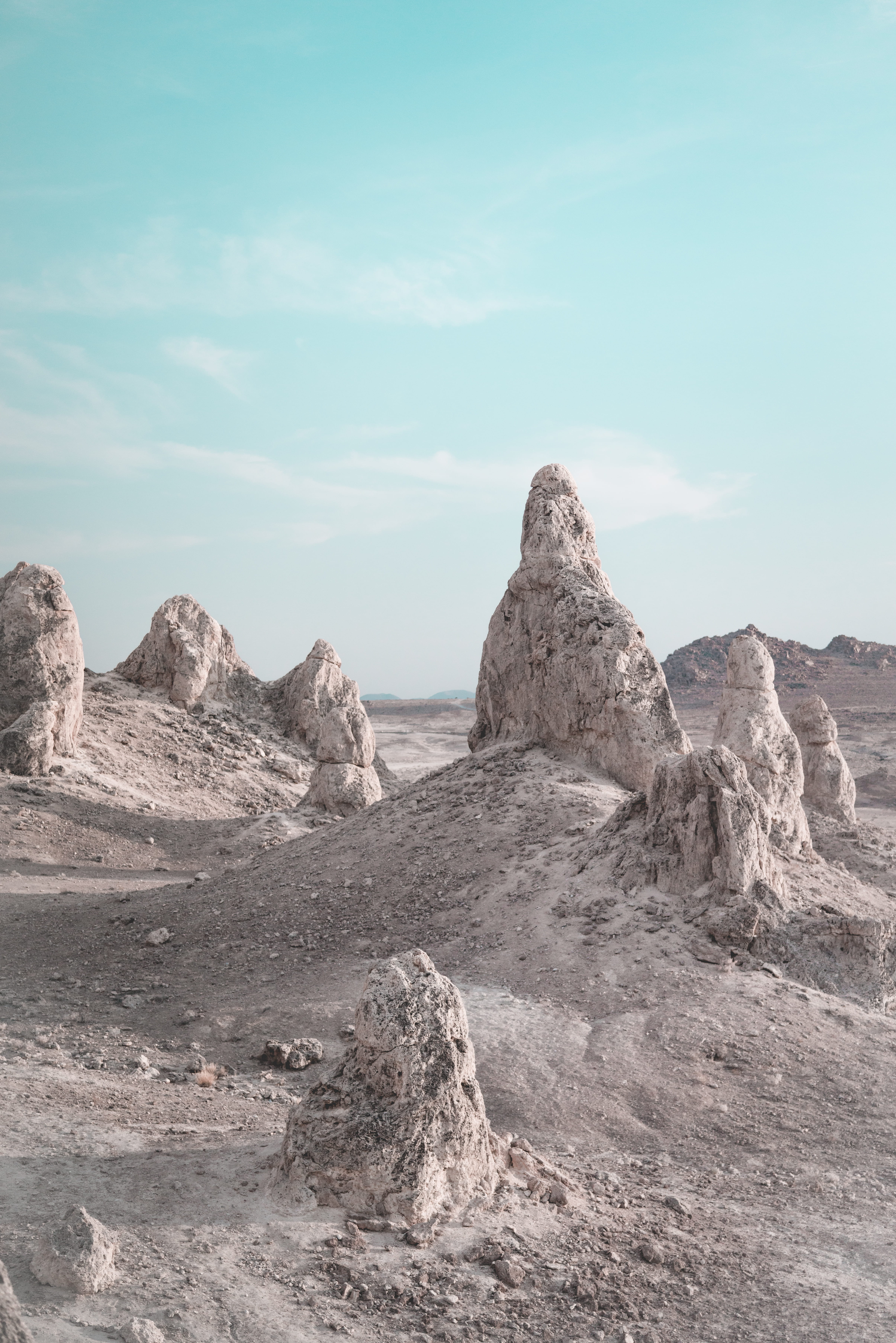 trona, summer, eroded, rock, lifeless, wilderness, sandstone, pillar, blue, gray, beauty In Nature, 5K, travel, formation, arid, no People, rock - Object, Phone HD Wallpaper