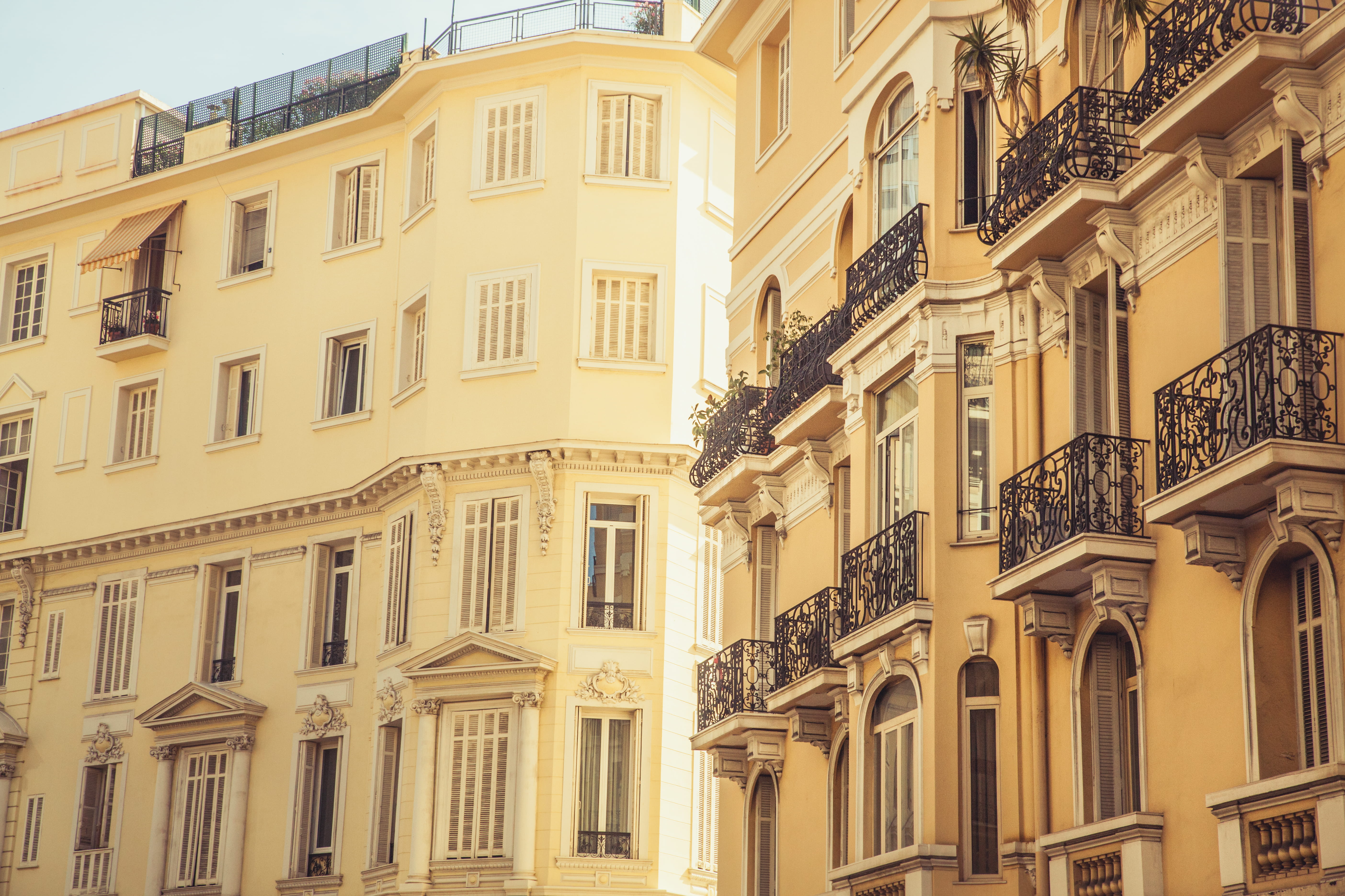 building, low angle view, old, outdoors, ornate, in a row, sky, building exterior, streets, day, monaco-ville, monaco, nature, side by side, sunlight, city, HD Wallpaper