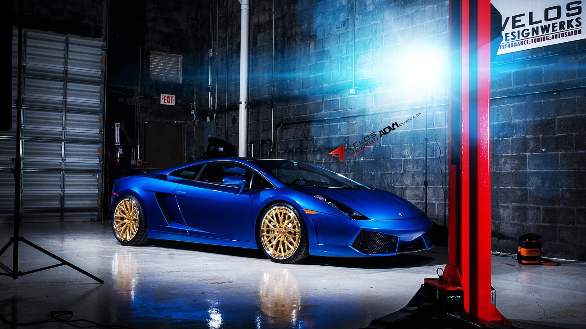 supercars, car, blue cars, architecture, communication, building exterior, 1080P, garage, city, digital composite, street, built structure, sign, mode of transportation, HD Wallpaper