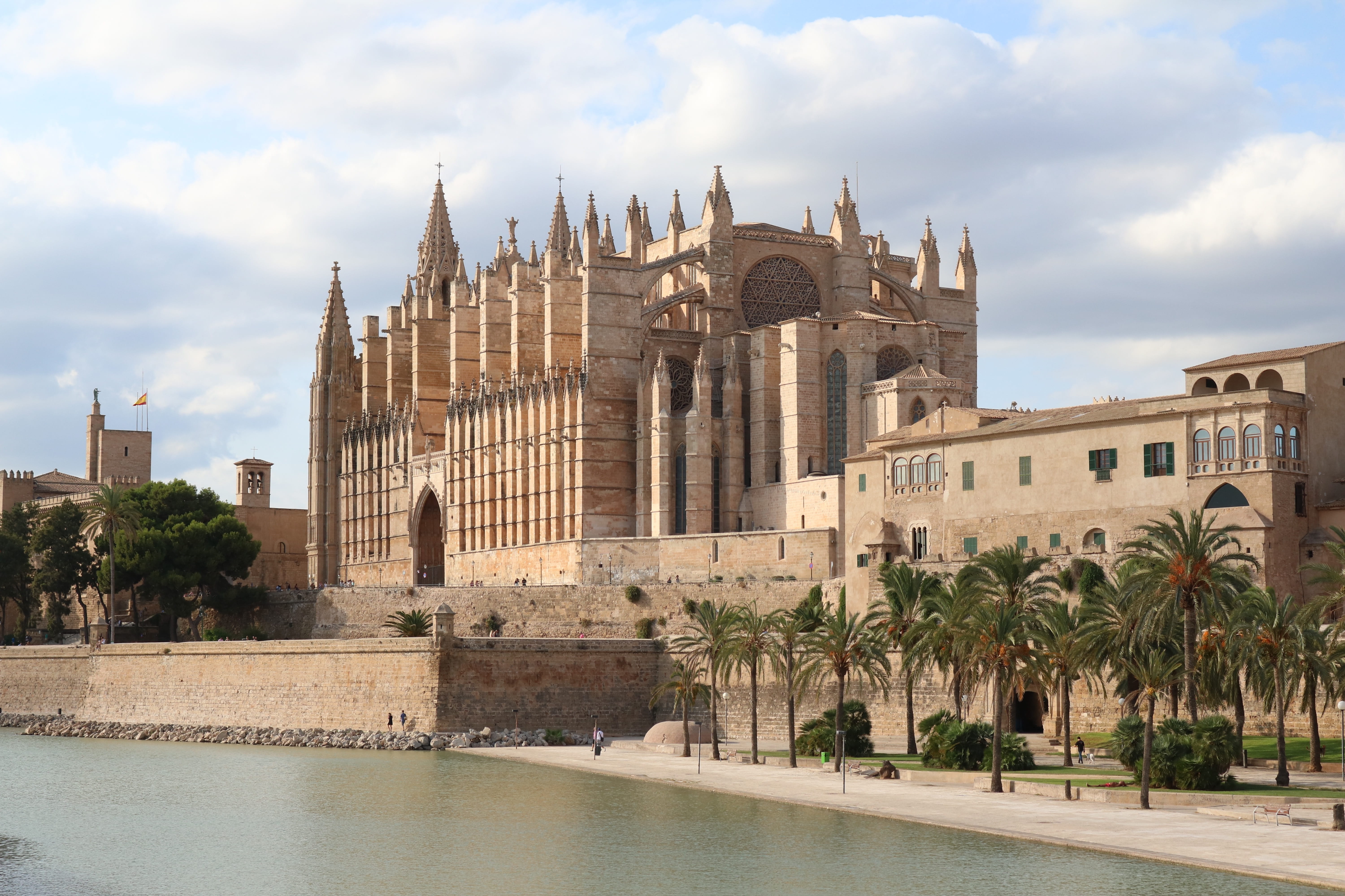 building exterior, waterfront, tourism, mallorca, the past, building, built structure, travel destinations, historic old town, architecture, downtown, luxury, HD Wallpaper