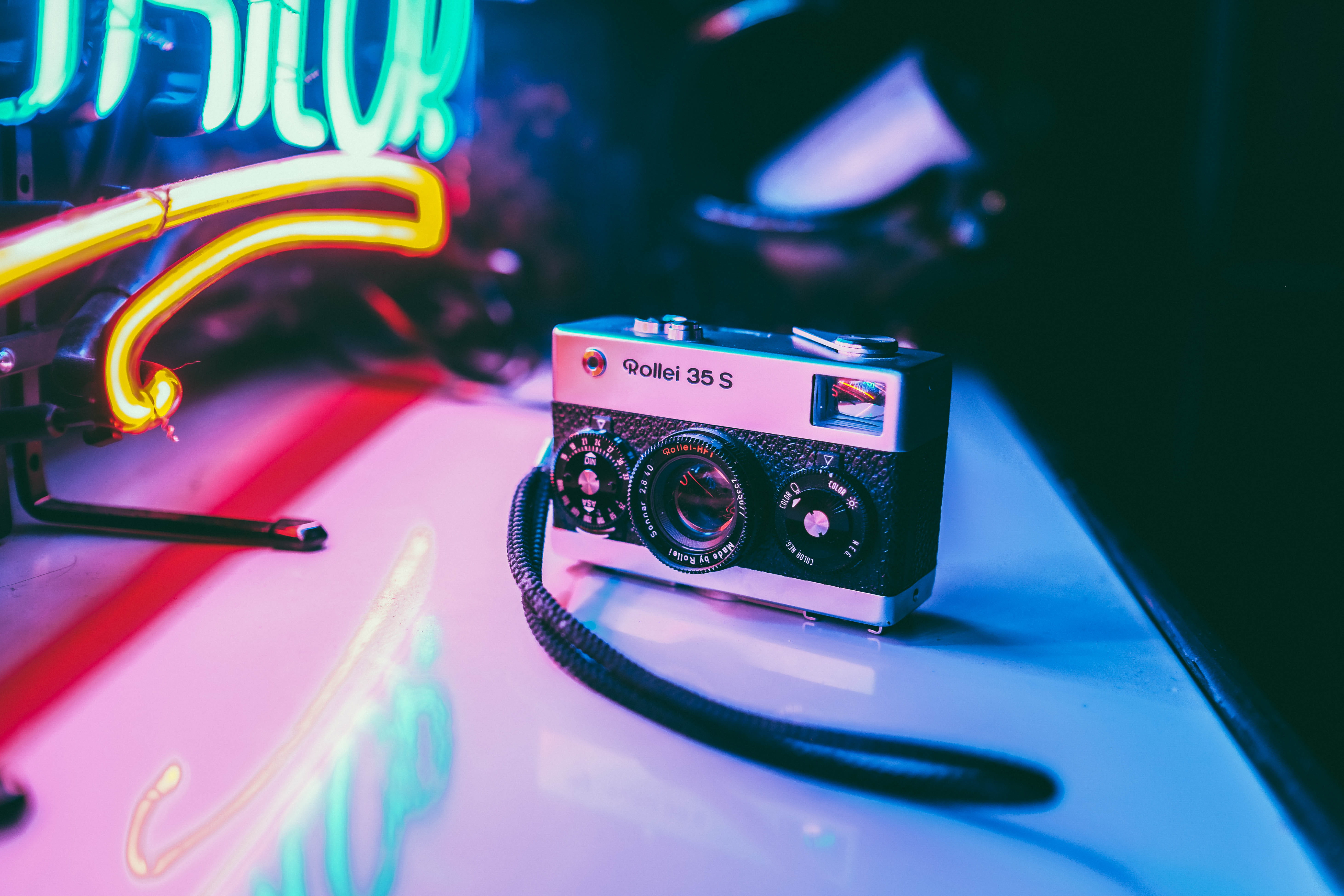 analog, reflection, lens - Optical Instrument, surface, equipment, filmisalive, white, camera strap, close, old-fashioned, photography, retro Styled, gray, HD Wallpaper