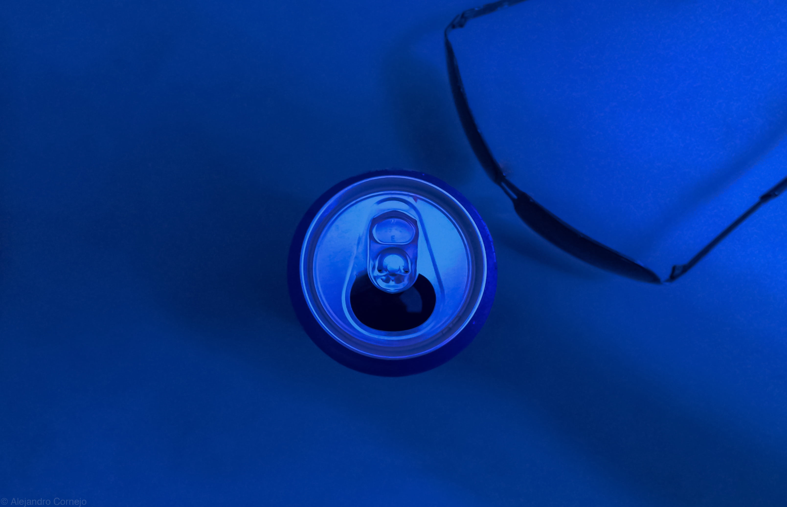 fresh, power supply, beside, night, canning, cold, copy space, coca, blue background, chiller, pull, pollution, soda, product, close-up, pepsi, frozen, HD Wallpaper