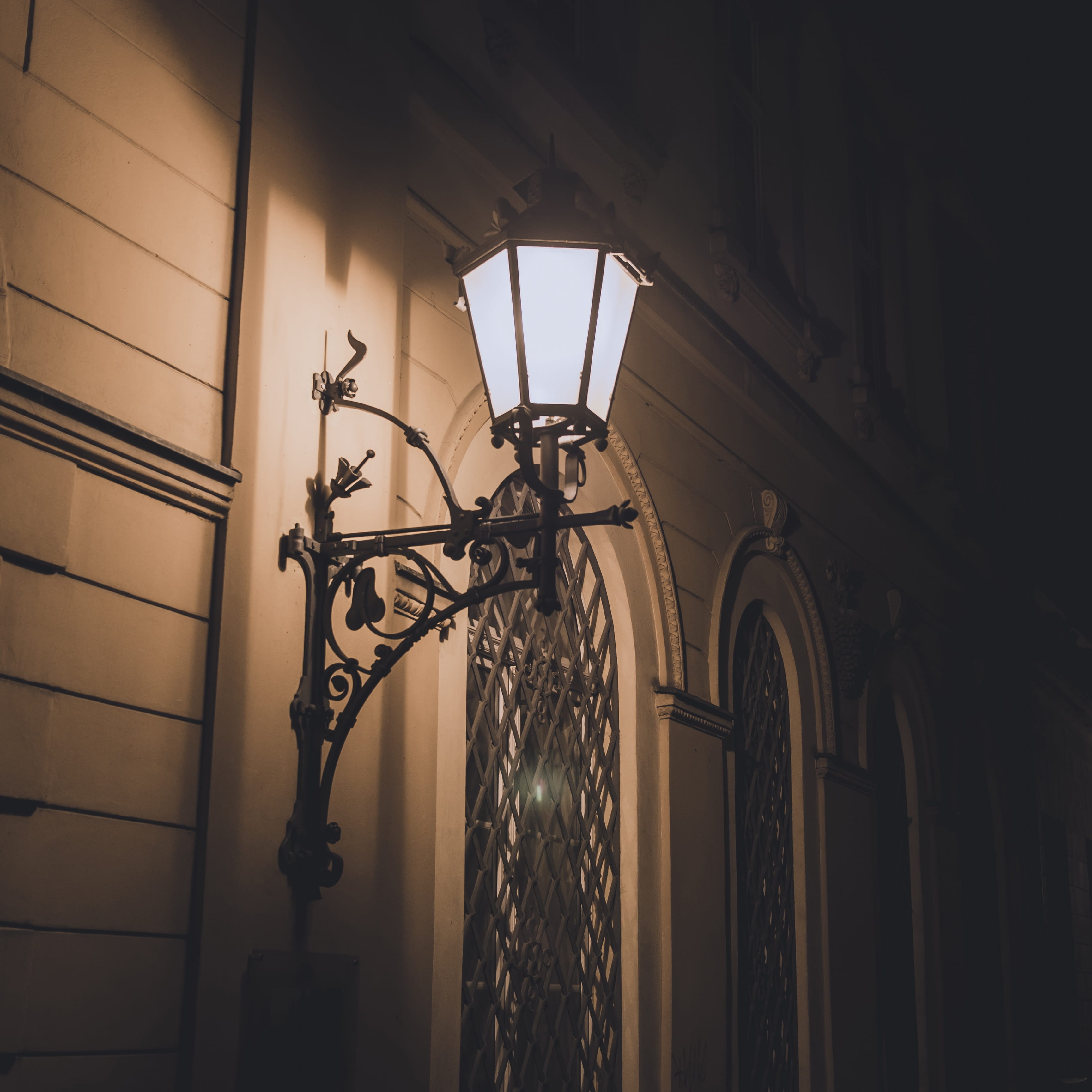 electric light, summer, electricity, framed, built structure, wrought iron, evening, town, lamp, ornate, light, luxury, street, urban, historic, ceiling, Phone HD Wallpaper