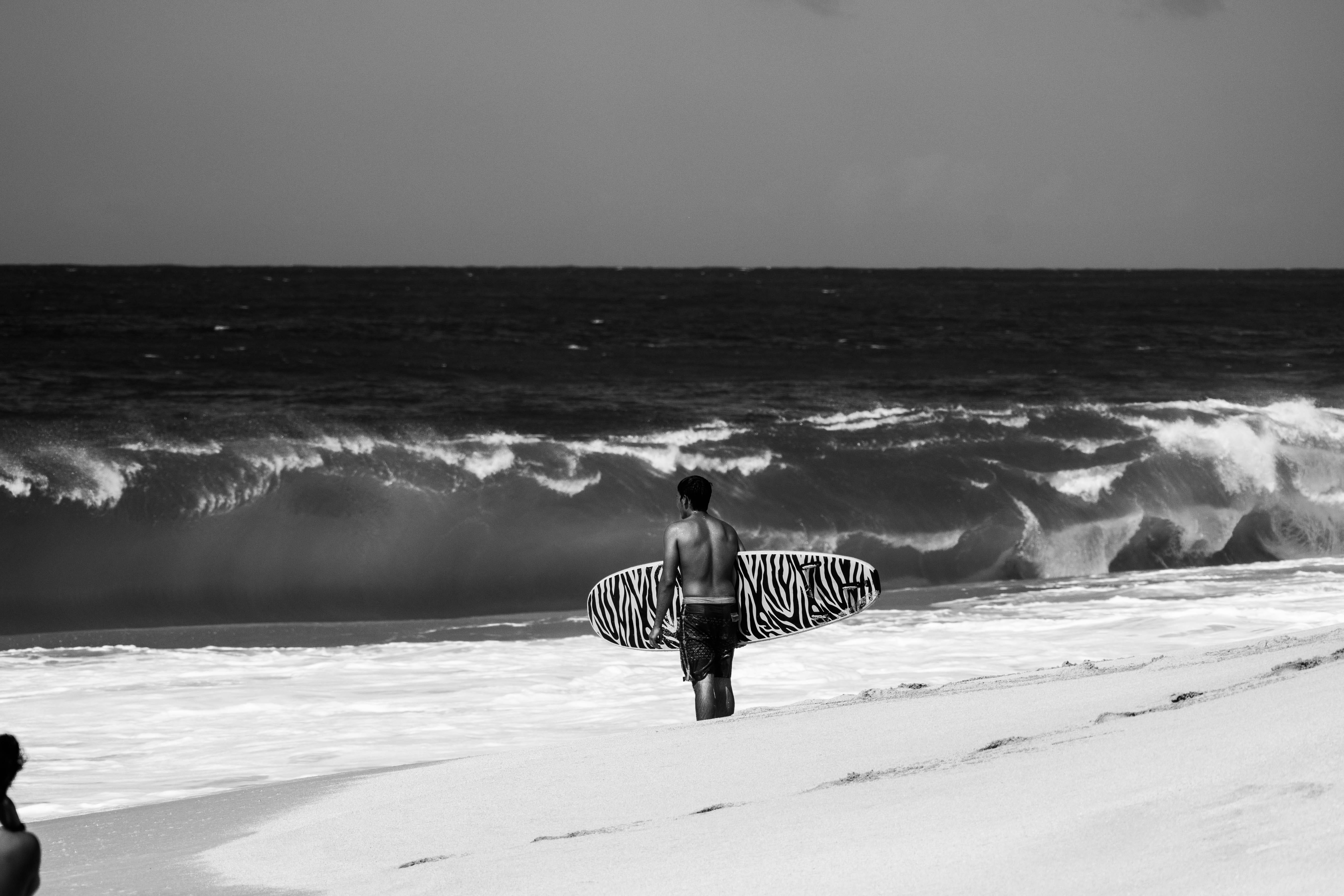 looking at view, huge, north shore, wave, beach, power in nature, motion, scenics - nature, keiki, rear view, lifestyles, surfboard, 5K, real people, horizon over water, HD Wallpaper