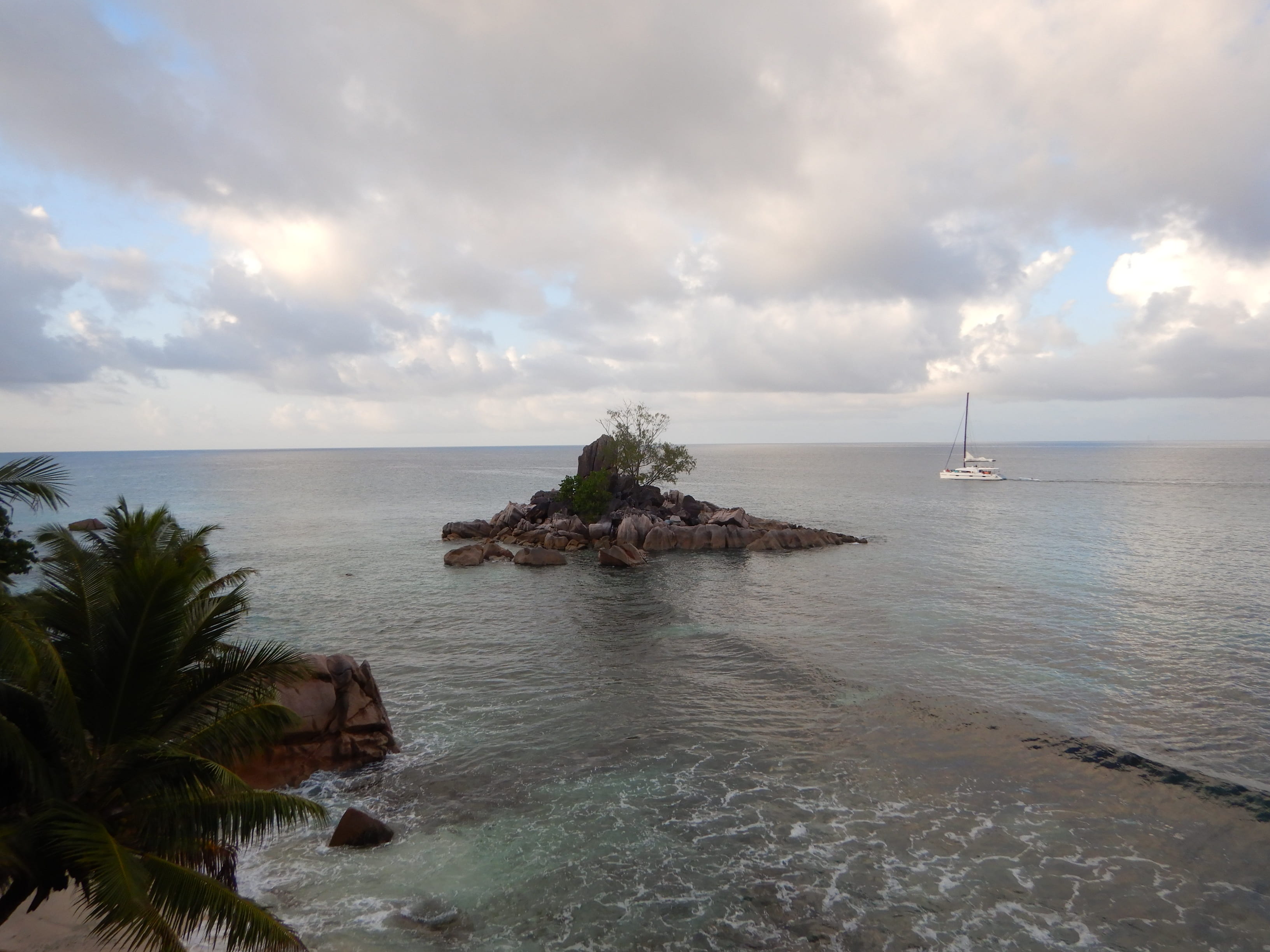 water, solid, island, beach, tropical, outdoors, nature, day, paradise, tranquil scene, horizon, tranquility, no people, 2K, horizon over water, praslin, HD Wallpaper