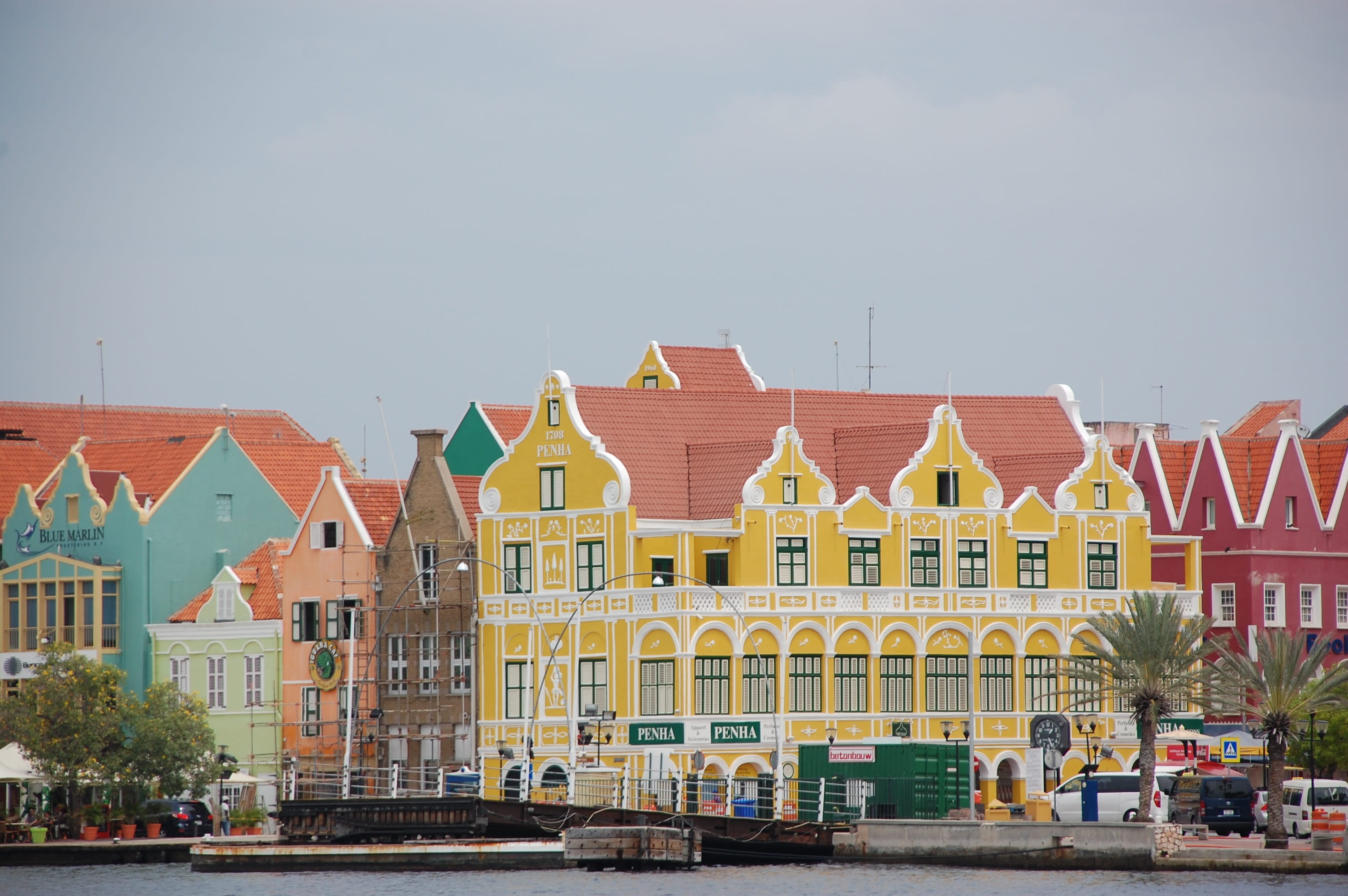 multi colored, penha, different colors, 2K, no people, willemstad, house, outdoors, handelskade, car, street, road, built structure, building exterior, HD Wallpaper