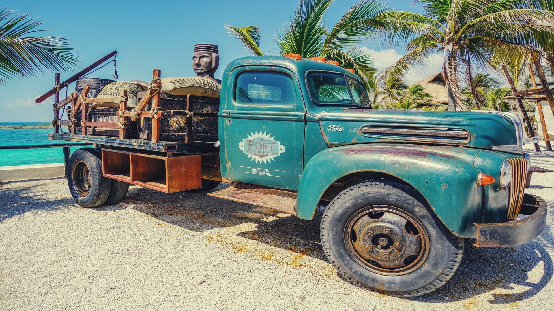 Retro style, palm tree, mode of transportation, old, sunlight, nature, transportation, motor vehicle, retro styled, land vehicle, vintage, travel, land, HD Wallpaper