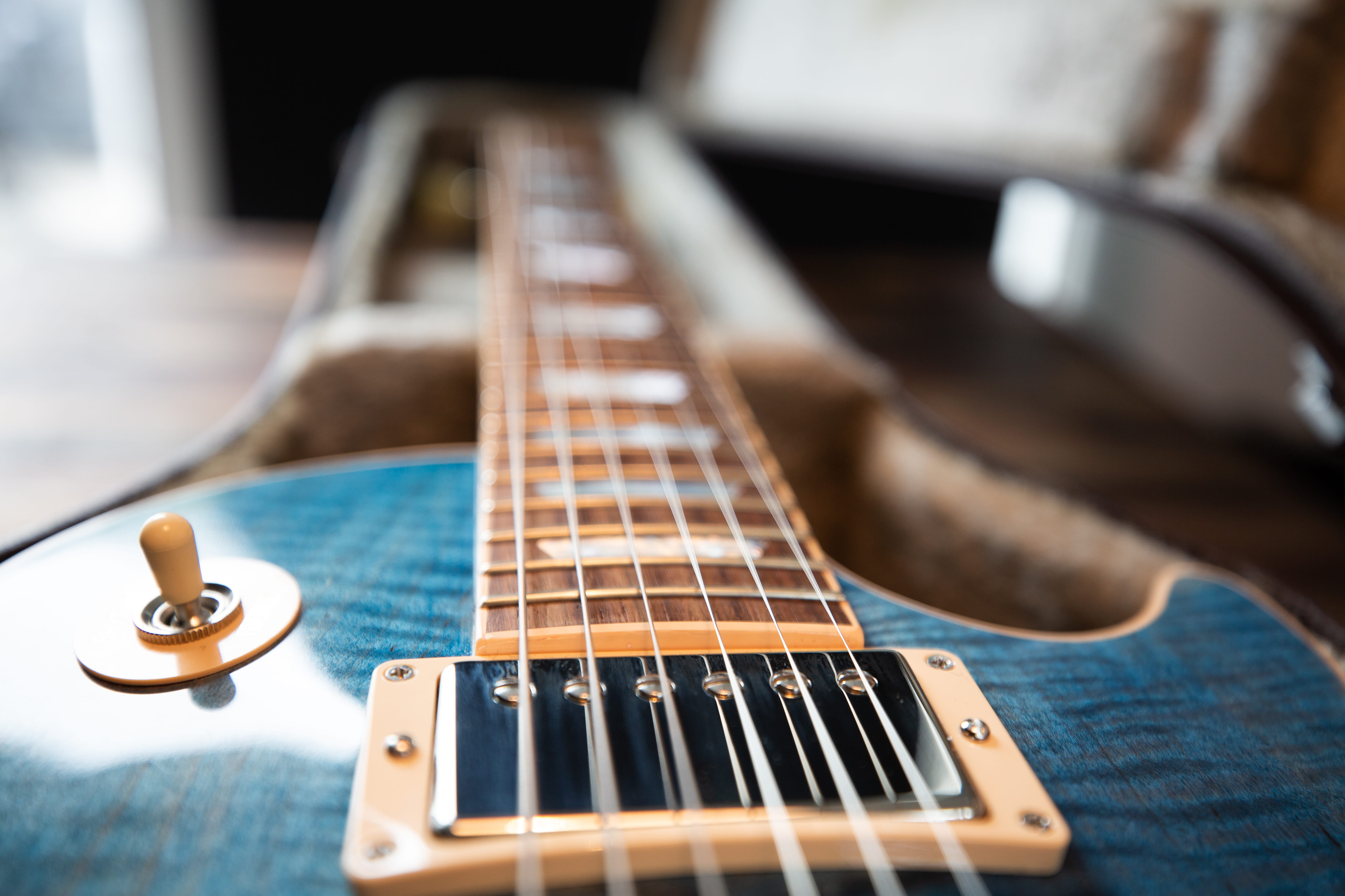 5K, fretboard, single object, string instrument, close-up, jazz, no people, leisure, chord, selective focus, string, electric guitar, arts culture and entertainment, HD Wallpaper