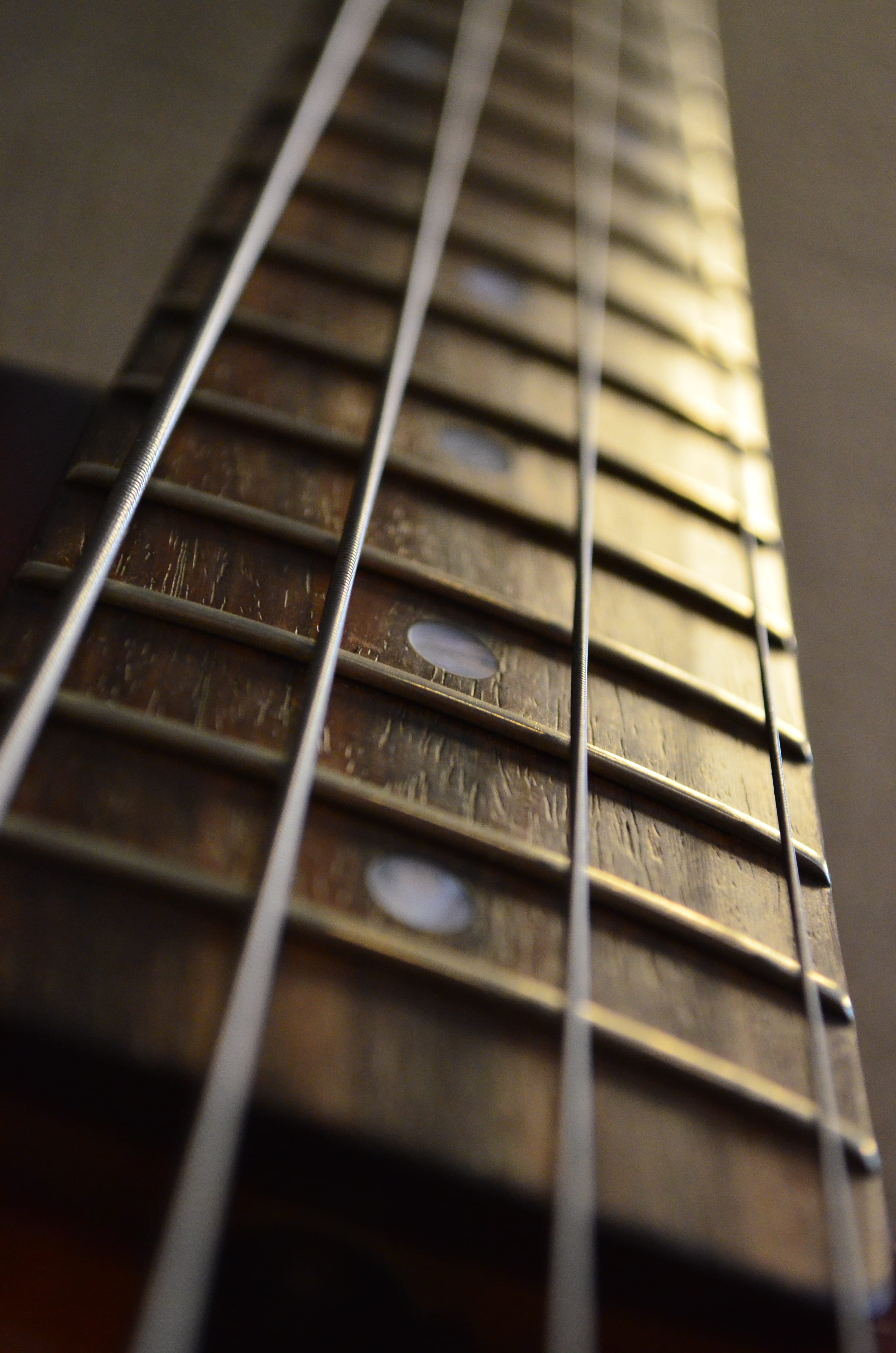 string instrument, pattern, fret, bass guitar, selective focus, focus on foreground, wood - material, fretboard, indoors, close-up, musical equipment, still life, Phone HD Wallpaper