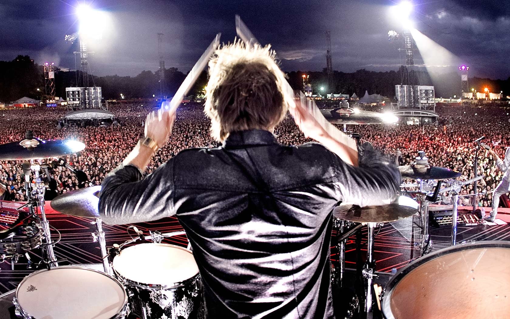 celebration, show, real people, illuminated, performer, enjoyment, entertainment, event, sound, men, standing, playing, performance, stage, spectator, fan, HD Wallpaper