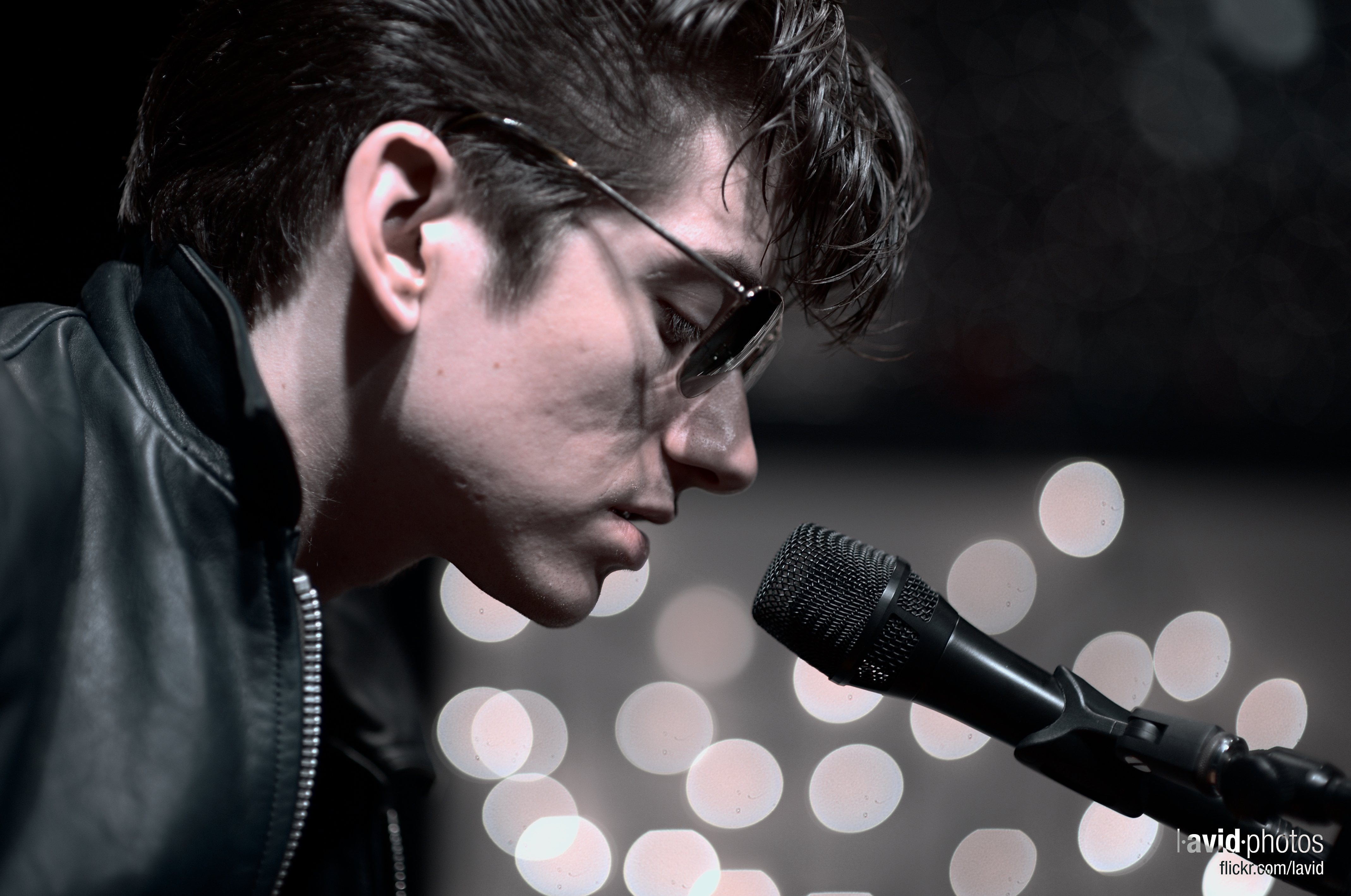 pop Musician, occupation, 4K, microphone, indoors, macro, men, human face, holding, singing, pop, recording Studio, hair, people, zip, arctic monkeys, HD Wallpaper
