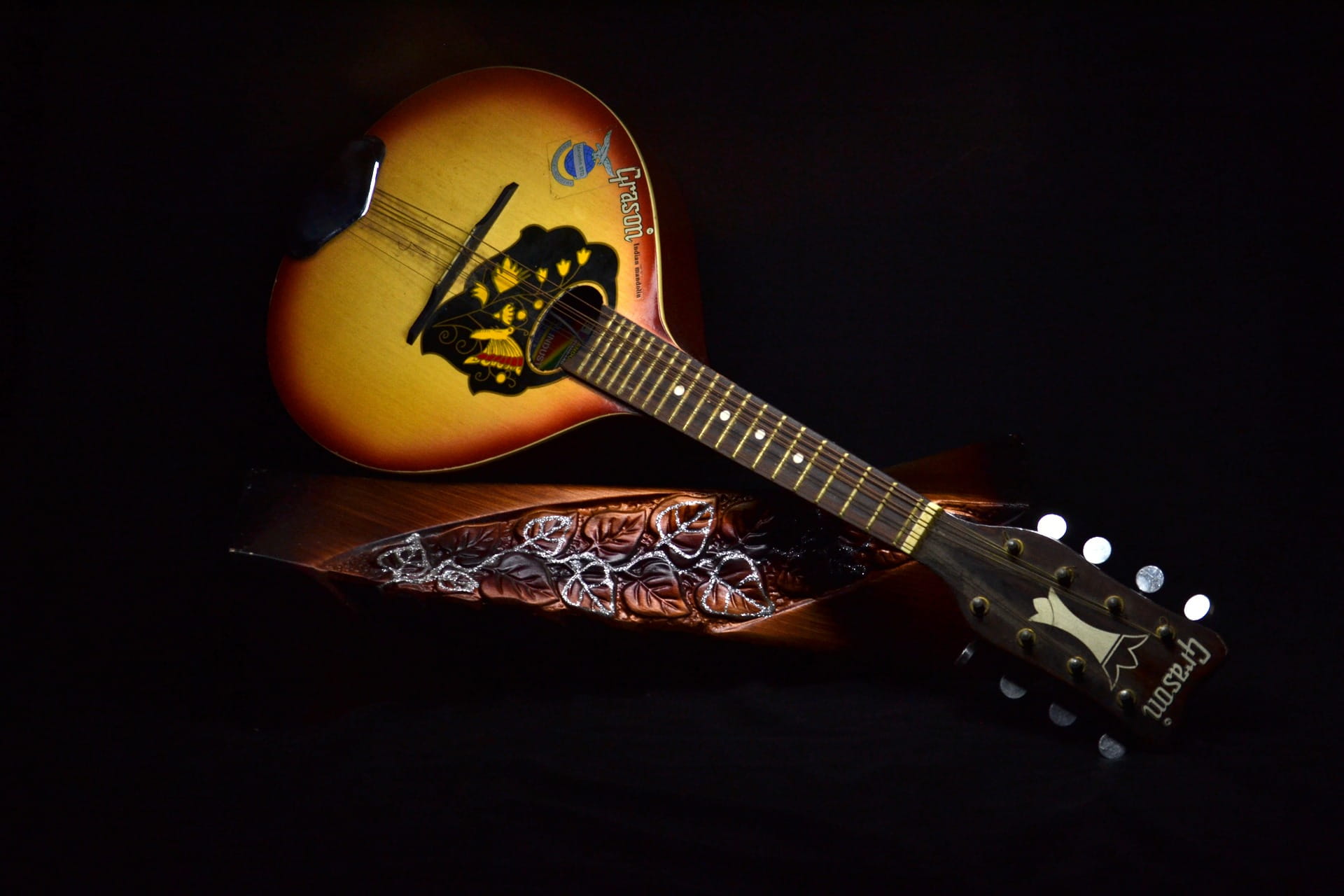 acoustic, food and drink, black background, audio, close-up, arts culture and entertainment, studio shot, entertainment, arts And Entertainment, wood - material, HD Wallpaper