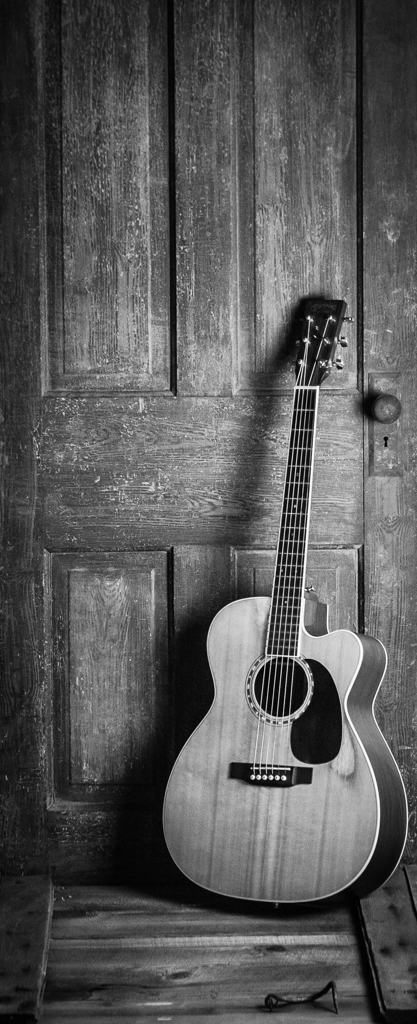 sound, arts culture and entertainment, single object, wall - building feature, musical instrument string, no people, retro, flooring, woodwind instrument, Phone HD Wallpaper
