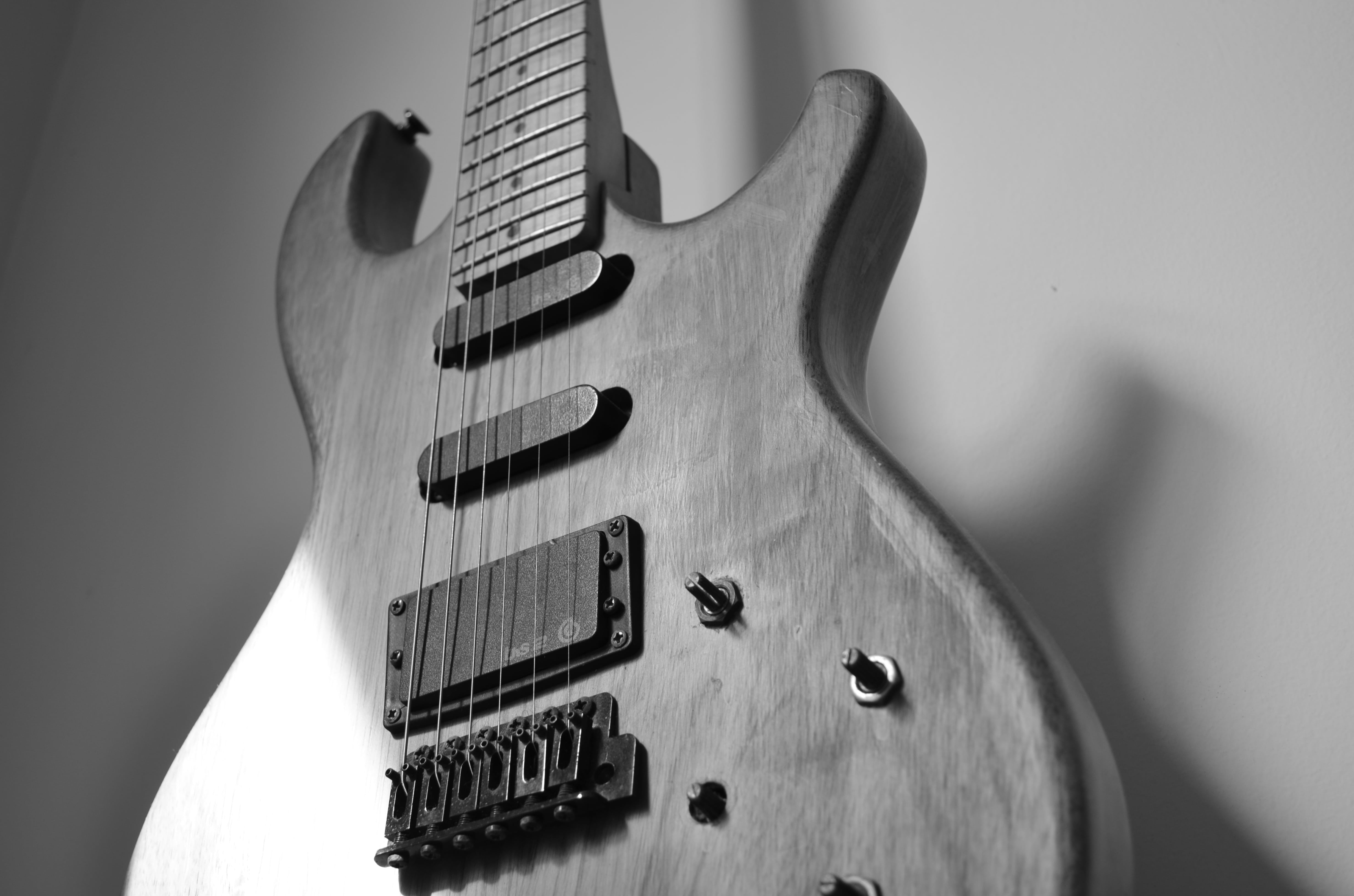 ropes, 4K, wood - Material, single object, man made, fretboard, photo, bass instrument, selective focus, electric, musician, pickup, studio shot, bass guitar, HD Wallpaper