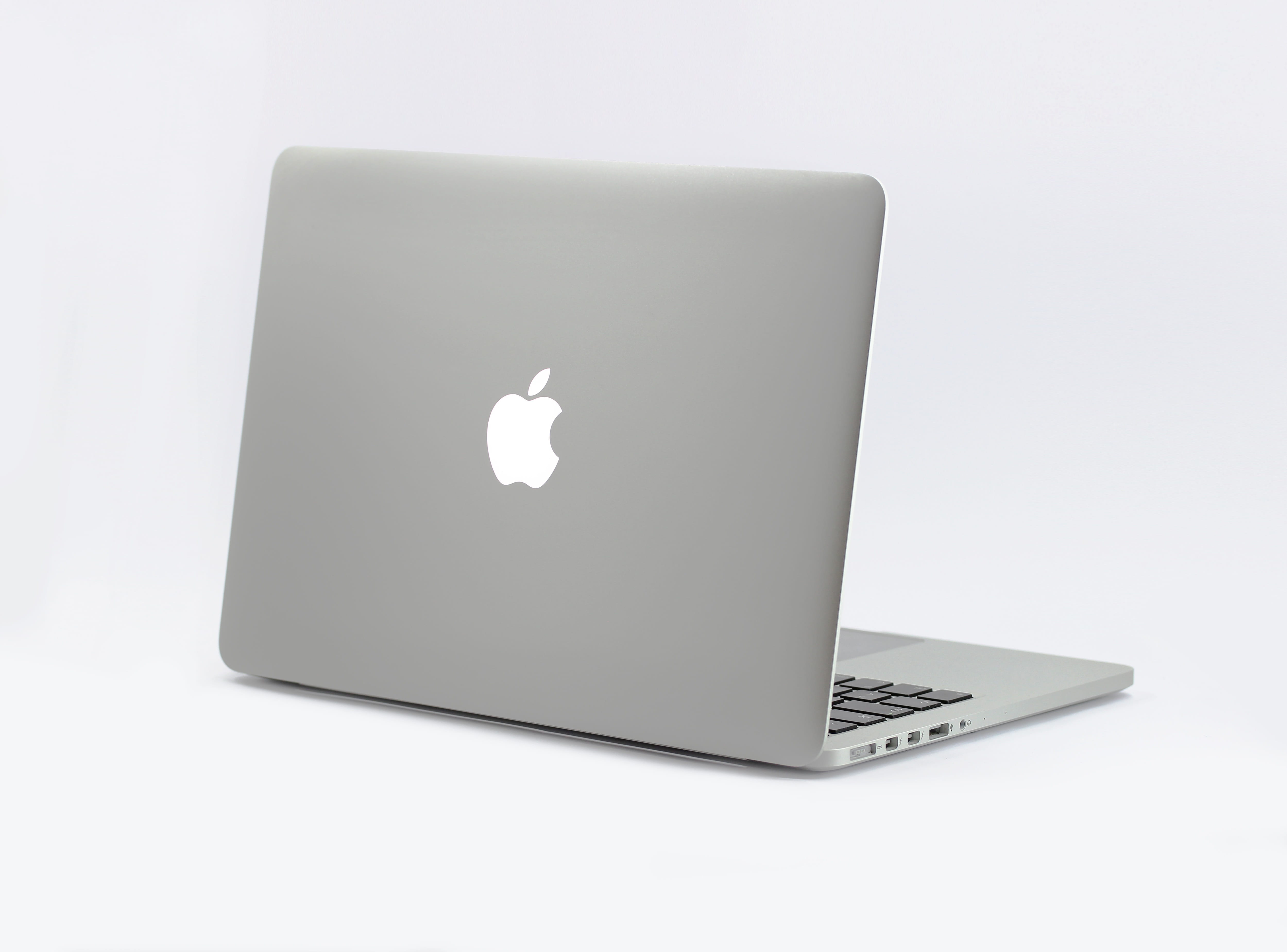 macbook, studio shot, computer, internet dating, two objects, white background, white color, communication, symbol, cut out, close-up, computer network, HD Wallpaper
