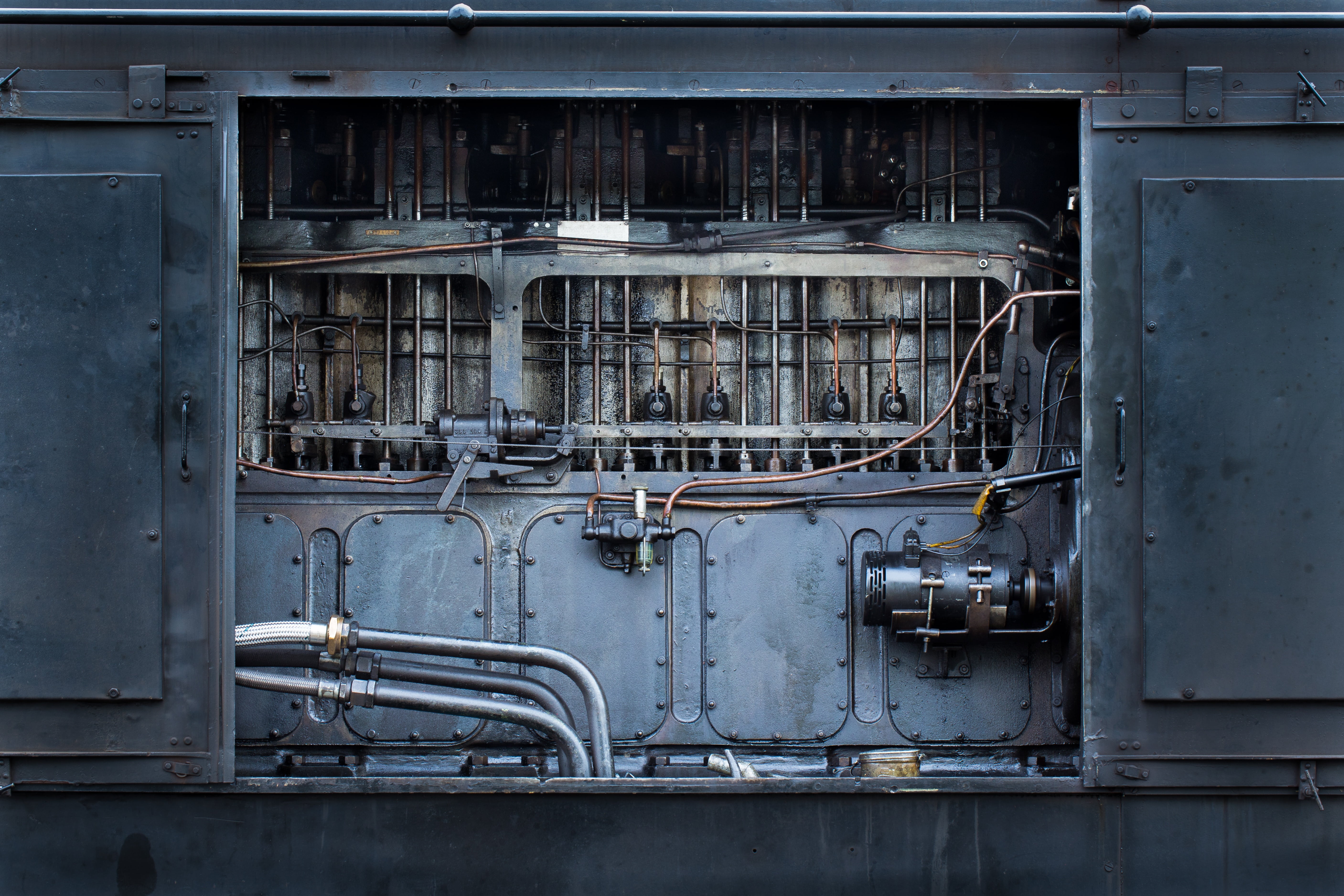 damaged, 5K, transport, oil, steel, no people, dirty, attraction, deterioration, black, interior, old, weathered, nostalgia, historically, metal, powerful, HD Wallpaper