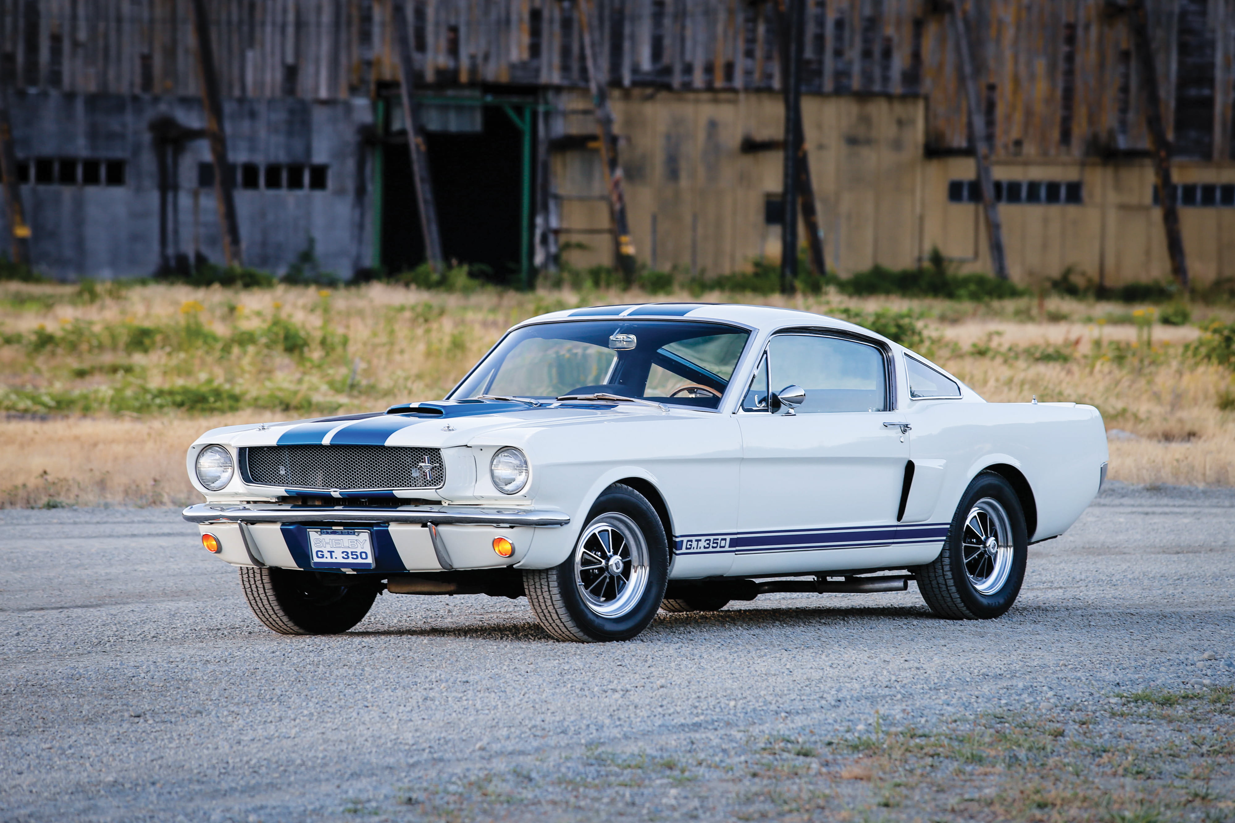 retro Styled, transportation, sedan, nostalgia, 4K, wheel, outdoors, building exterior, obsolete, coupe, chrome, shelby, ruined, architecture, stationary, HD Wallpaper