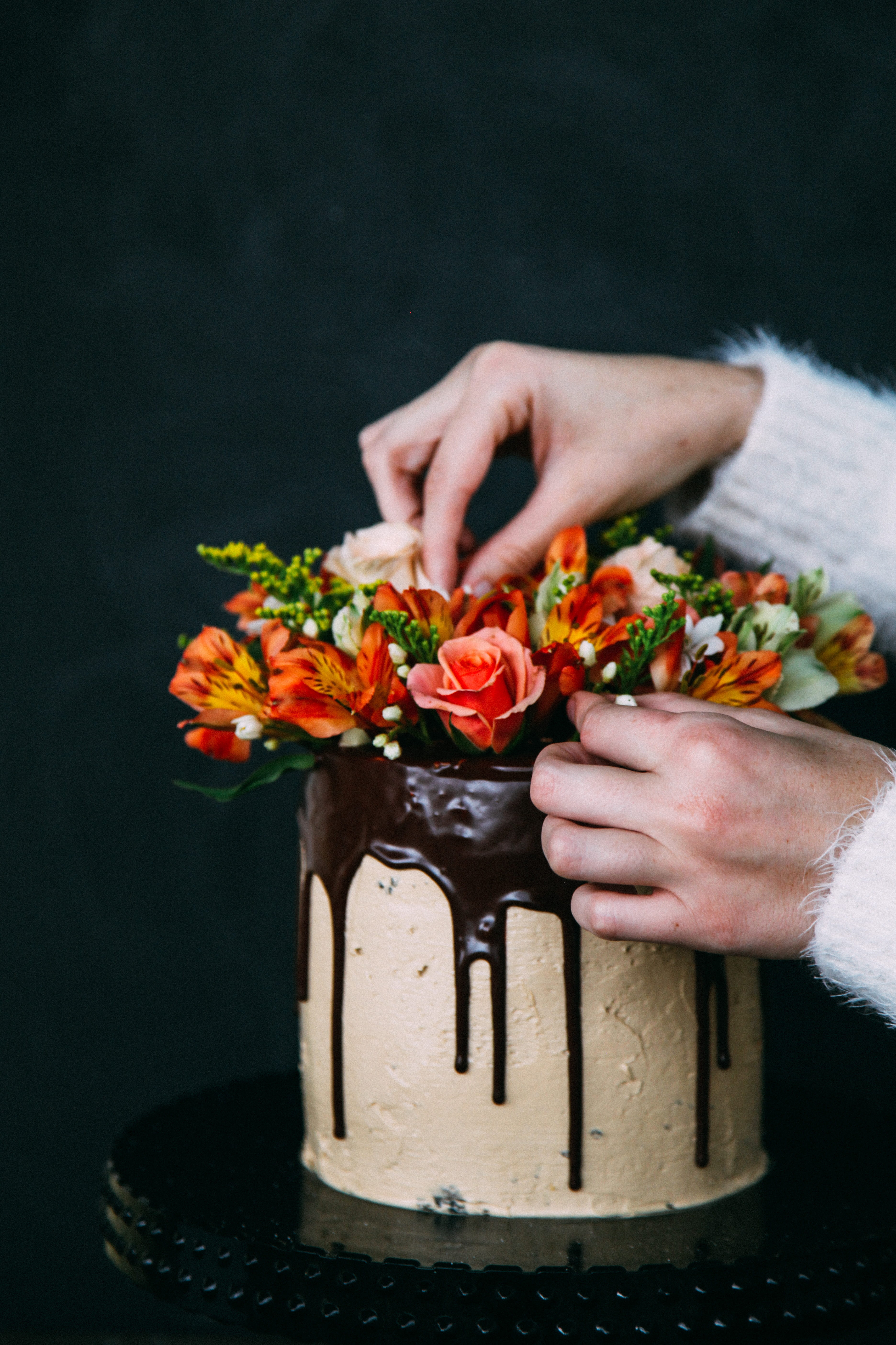flower arrangement, close-up, black background, flower bouquet, adult, 5K, blossom, food, human, real people, freshness, birthday cake, finger, person, Phone HD Wallpaper