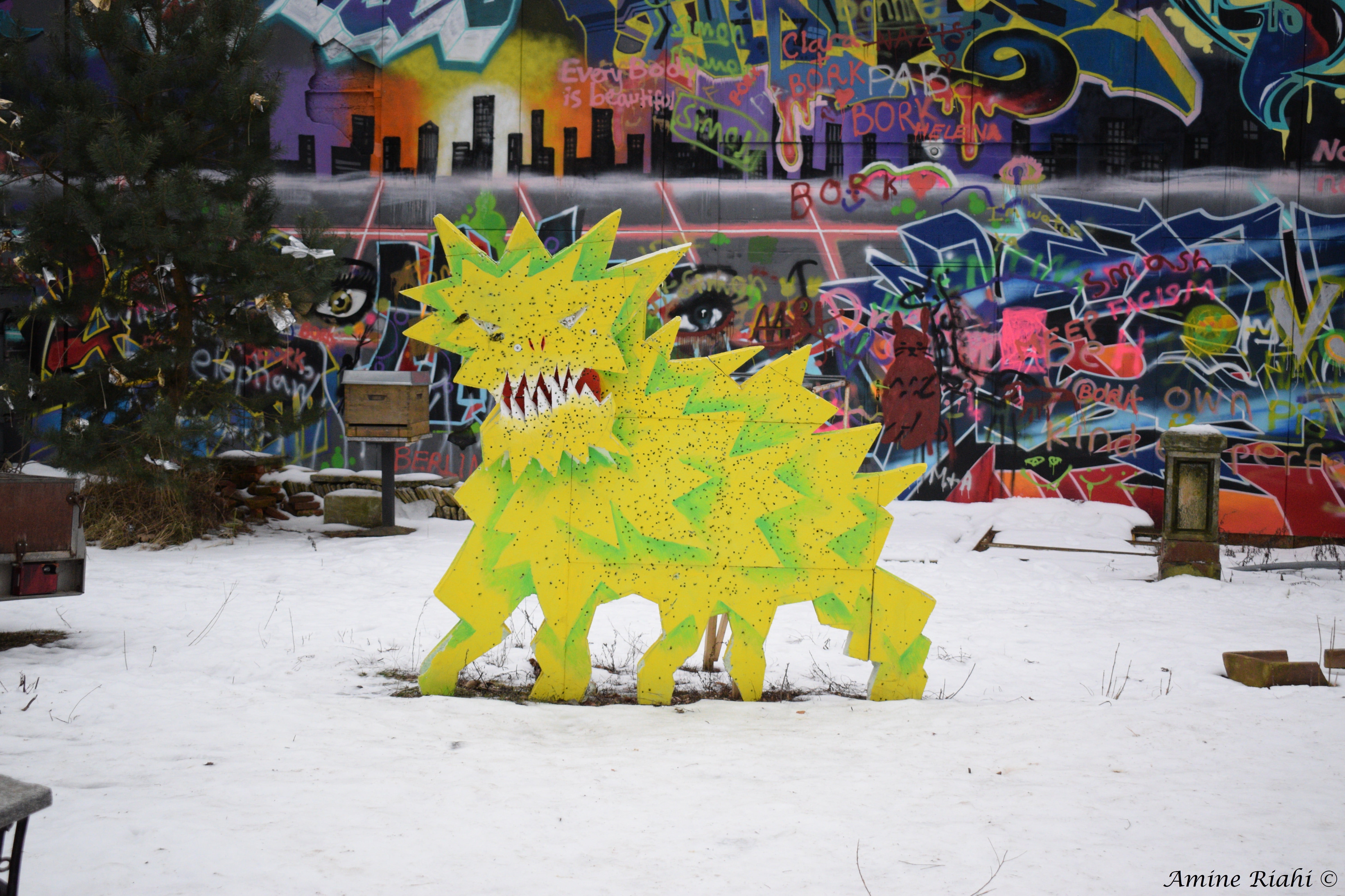 outdoors, built structure, city, building exterior, creativity, Berlin, yellow, art and craft, architecture, street, animal representation, day, cold temperature, HD Wallpaper