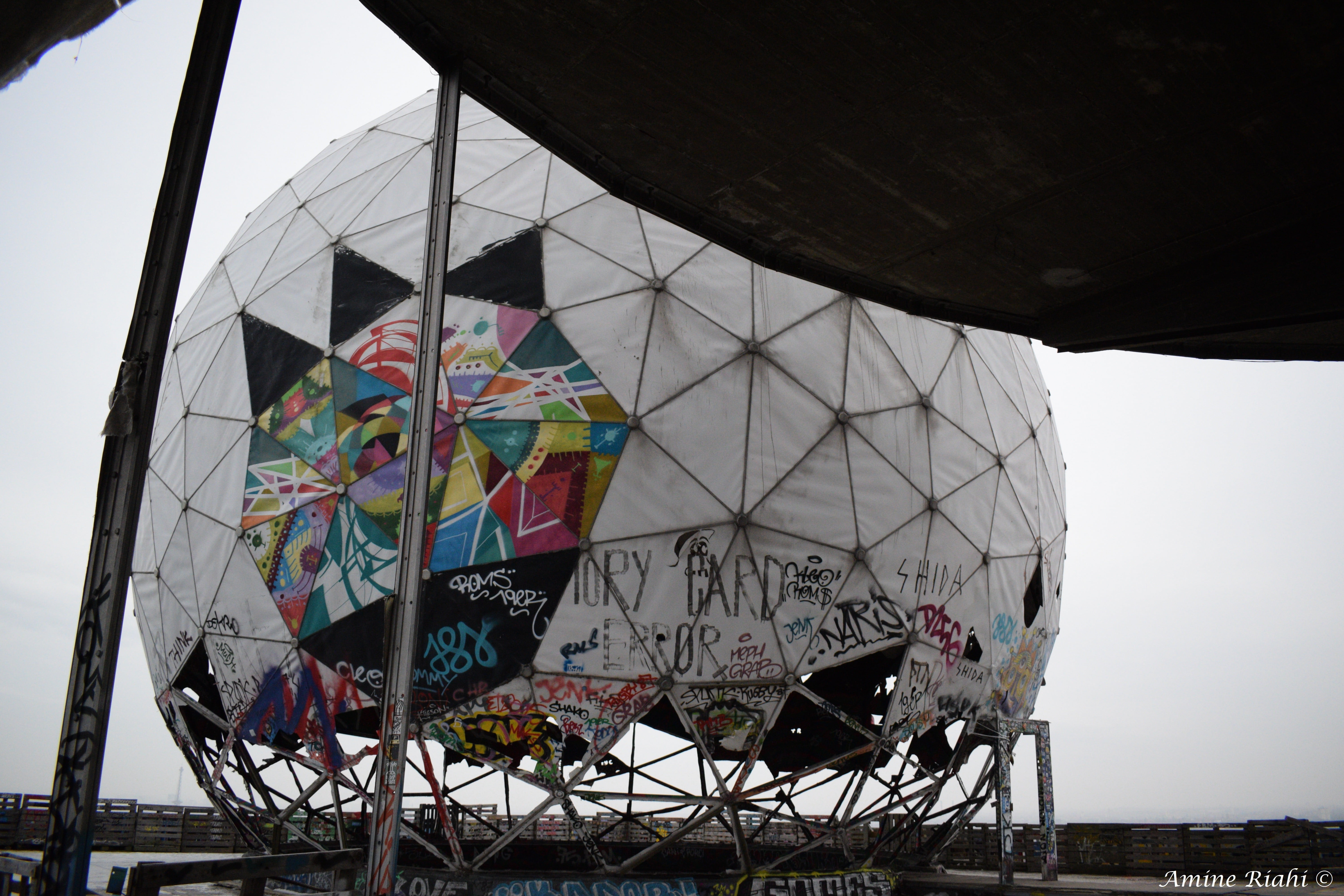 outdoors, ceiling, Berlin, shape, architecture, 5K, building exterior, no people, pattern, multi colored, built structure, Teufelsberg, sky, balloon, nature, HD Wallpaper