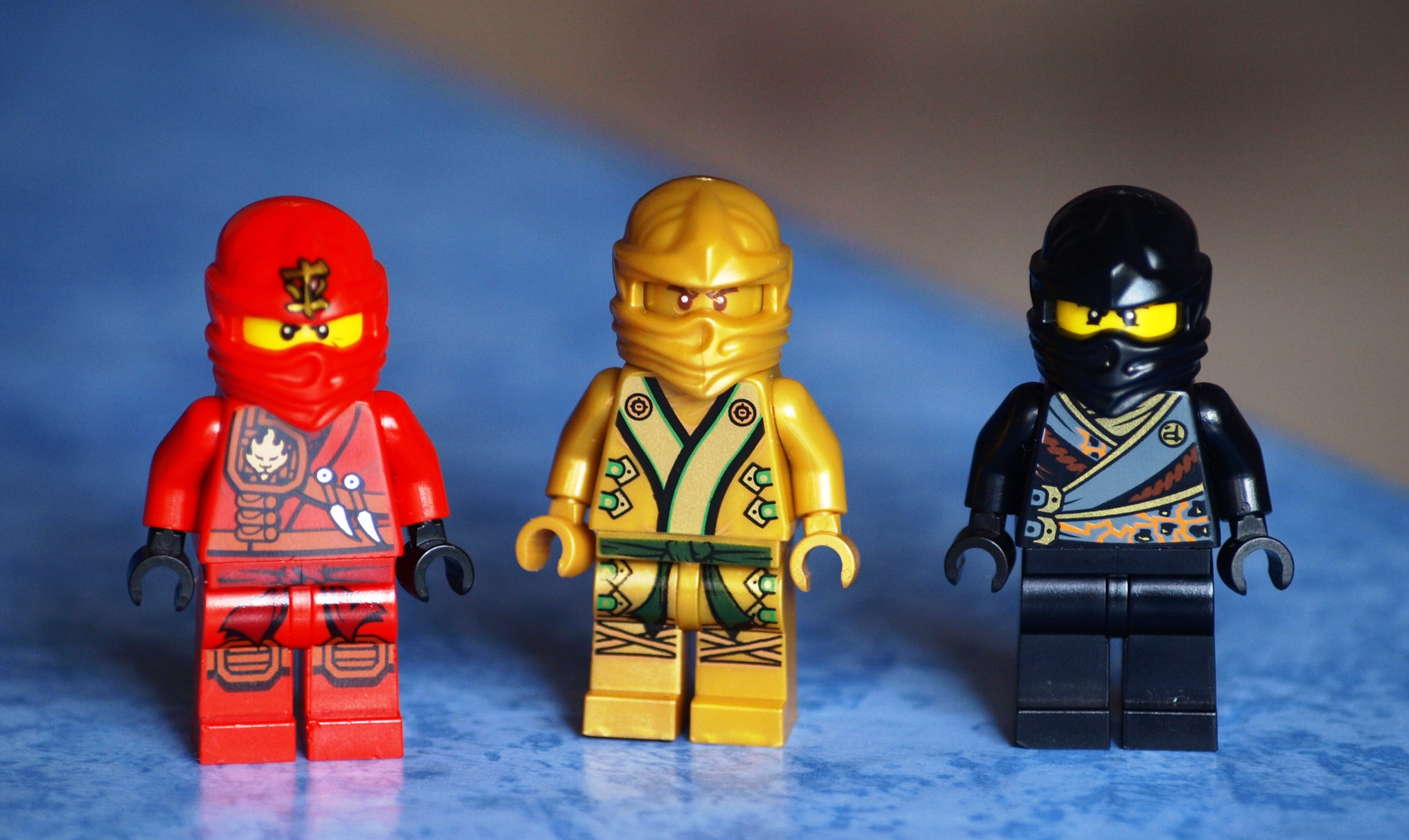 day, indoors, three, colored background, no people, children, Lego, gold, black, Figures, figurine, male likeness, teamwork, figure, studio shot, action, HD Wallpaper