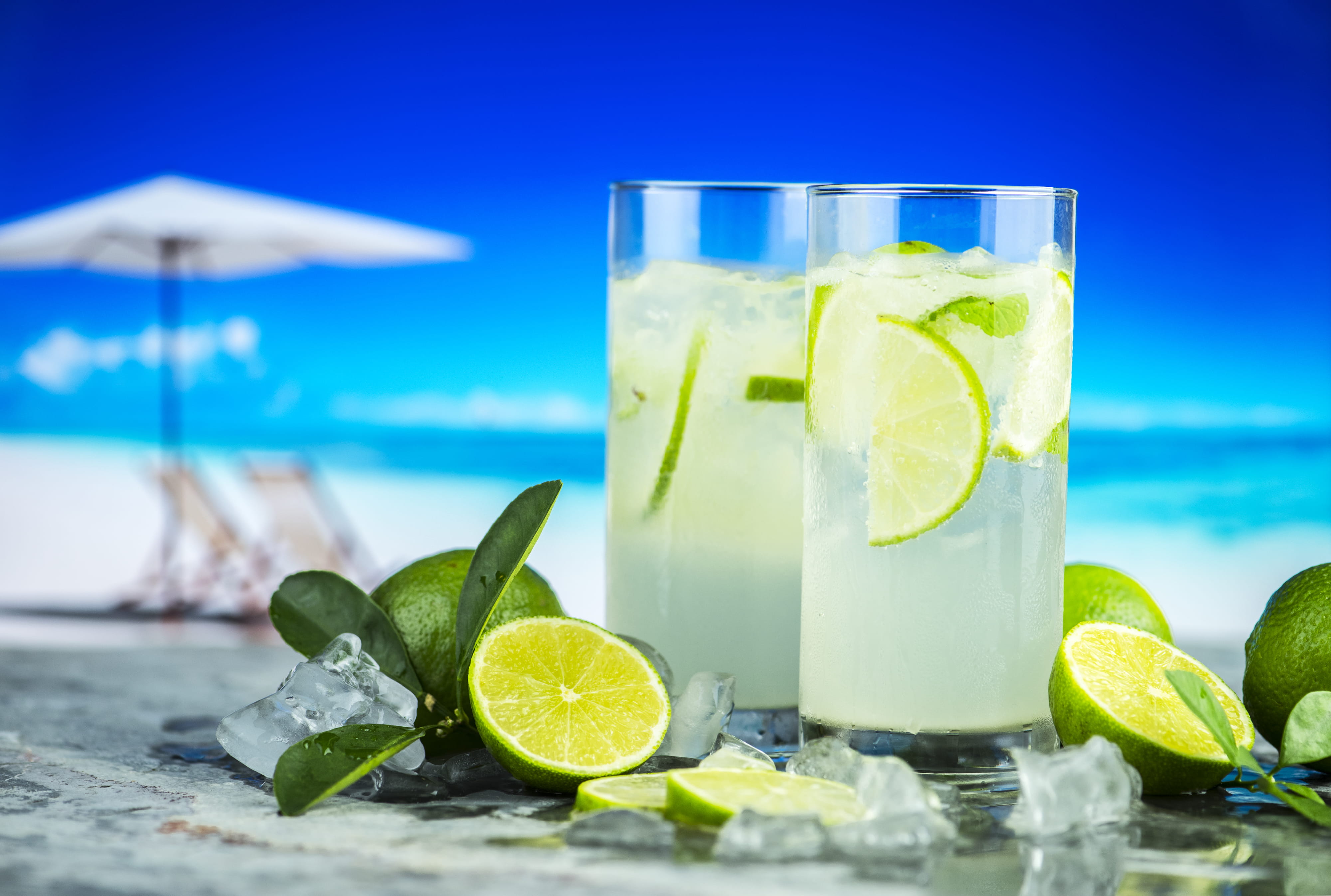 chairs, citrus fruit, tropical drink, herb, refreshment, drinks, mojito, outdoors, green, cold, alcohol, lemonade, glass, ice, slice, liquid, lemon, food and drink, HD Wallpaper