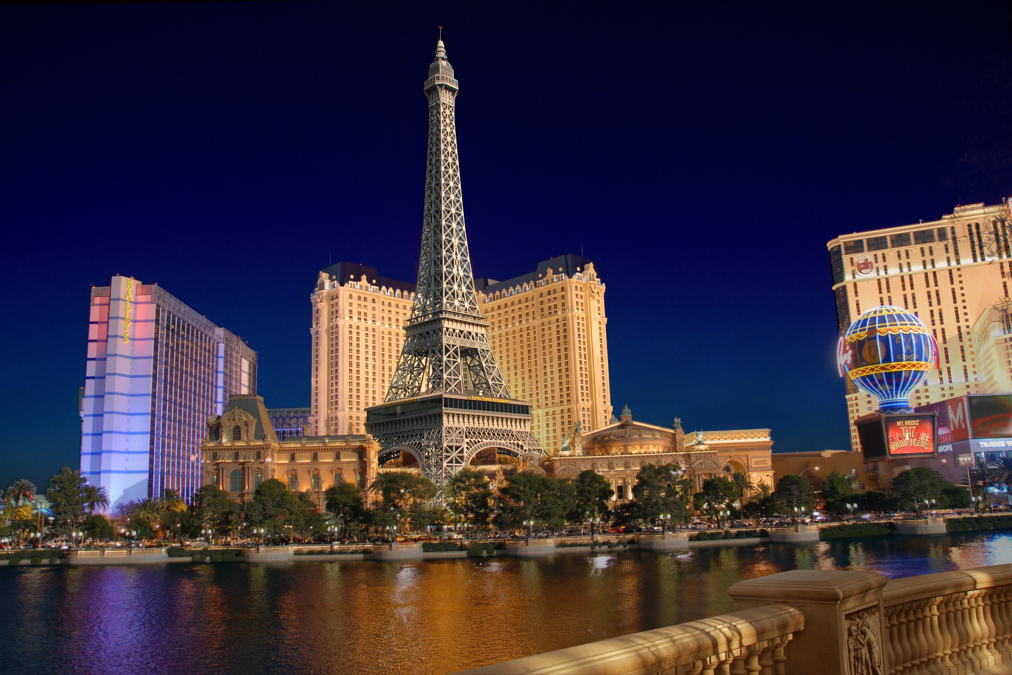 landmark, modern, las vegas, lights, tower, vegas, sky, urban Scene, eiffel tower, america, architecture, built structure, gambling, travel, las, tourism, HD Wallpaper