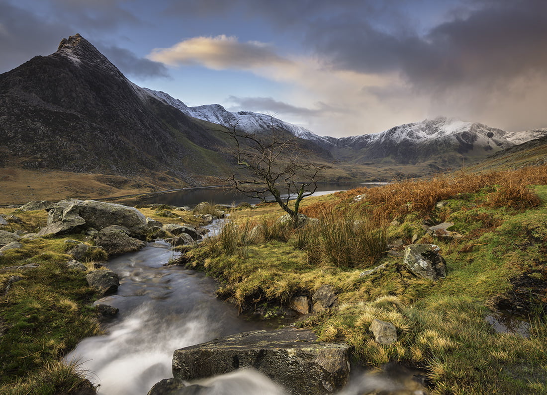 scenics, mountain Peak, lapse, Wales, summer, landscape, nature, grass, body of water, Sunrise, Ogwen Valley, Tryfan, North, Coast, time, time lapse, Mountain, HD Wallpaper