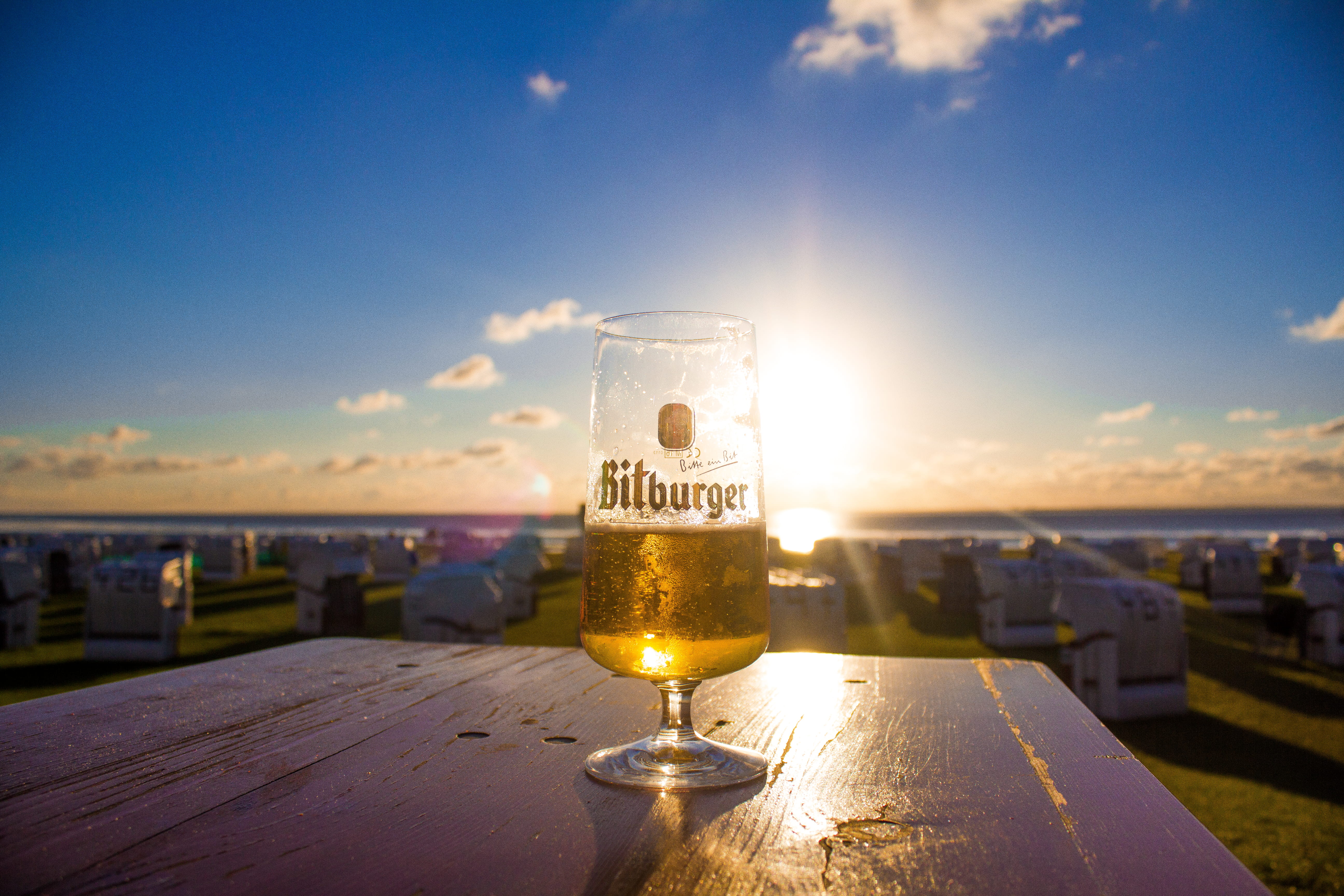 bierra, freshness, northsea, beer, pier, seaside, nature, bier, food and drink, communication, sea, drinking glass, sky, alcohol, drink, wood - material, HD Wallpaper