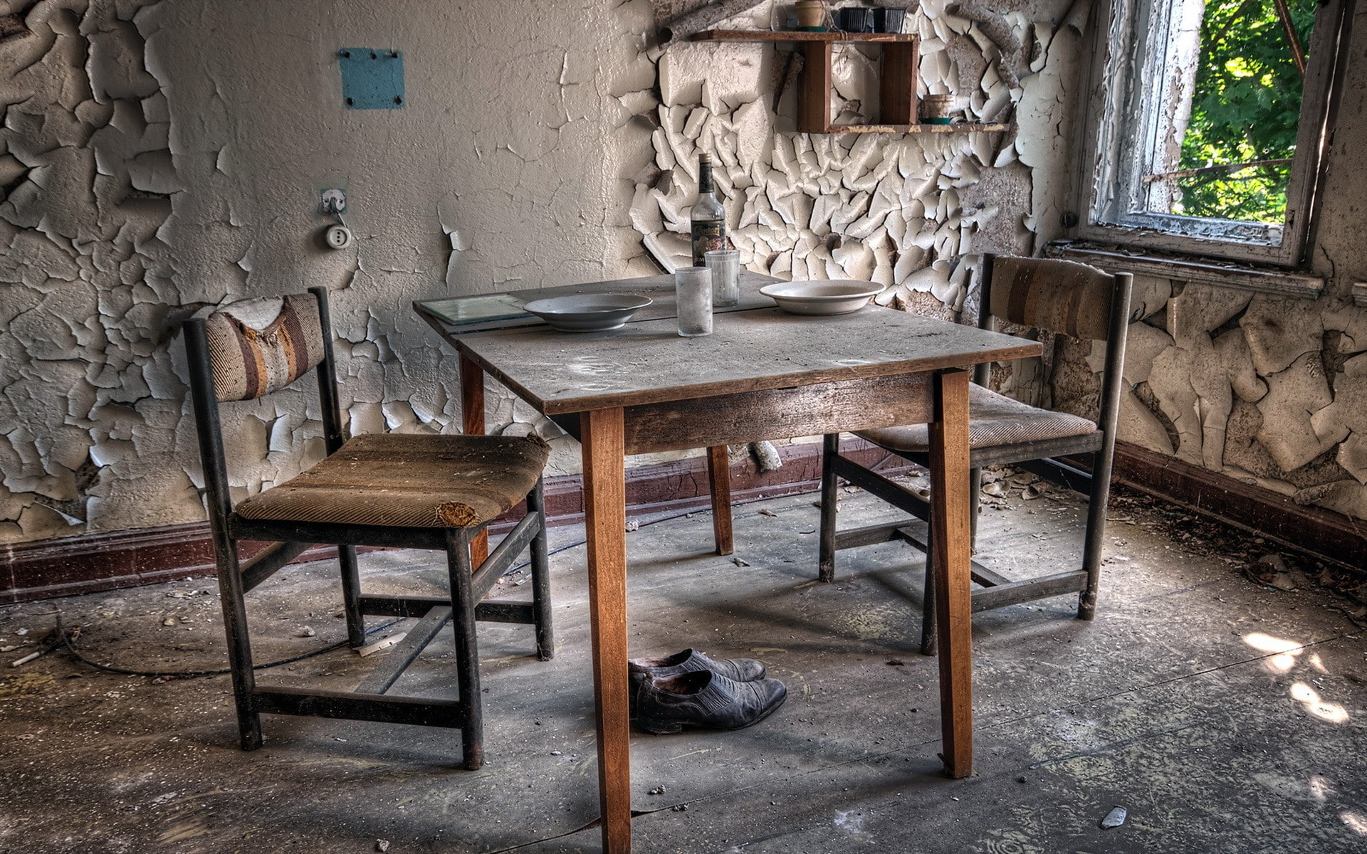furniture, abandoned, no people, indoors, animal, empty, 1080P, absence, seat, day, building, built structure, wall - building feature, dirt, animal themes, HD Wallpaper