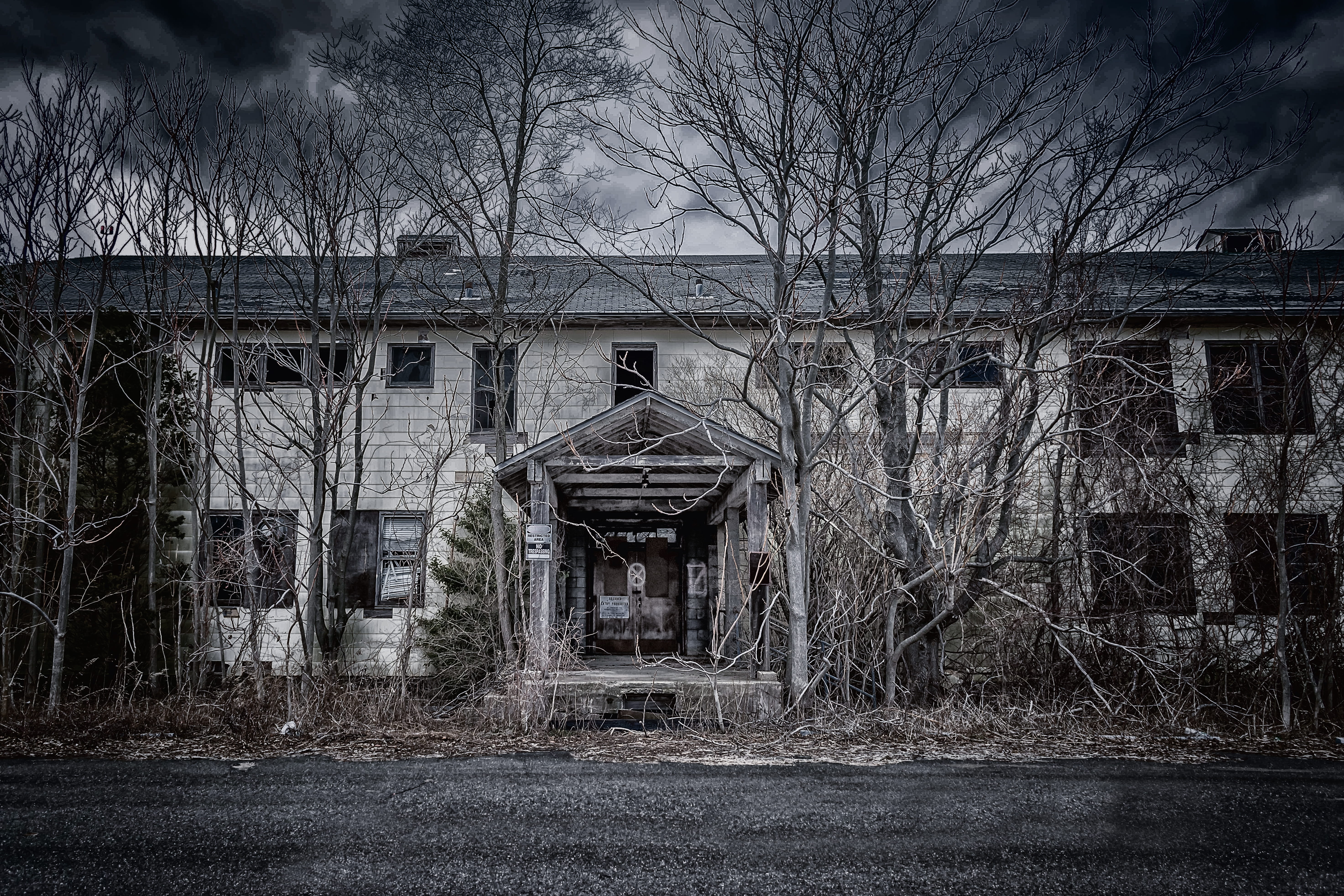 obsolete, history, building exterior, day, bare tree, 5K, outdoors, old, decline, no people, damaged, nature, hunted, run-down, architecture, haunted house, HD Wallpaper
