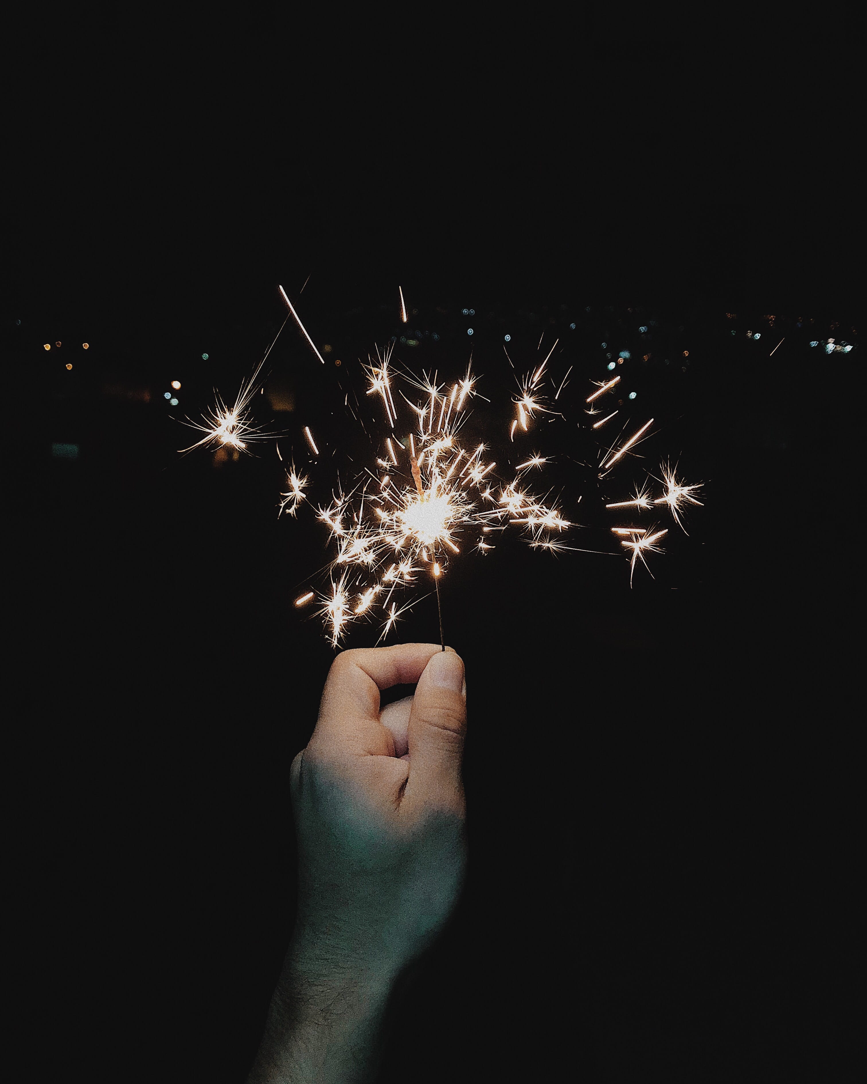 body part, light, spark, firework - man made object, human limb, black background, estrella 520, firework display, finger, holding, human body part, fire, Phone HD Wallpaper