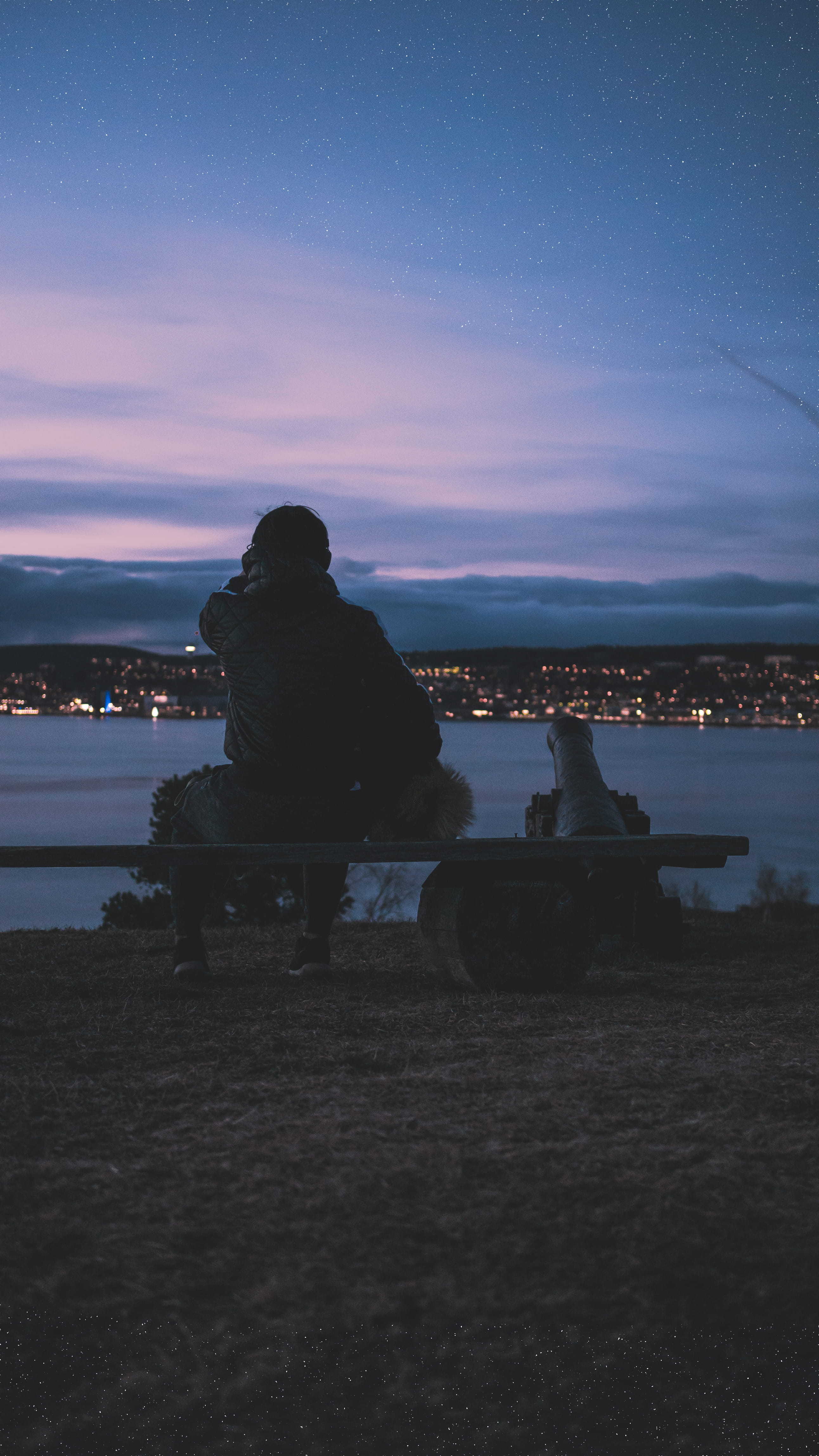 sweden, scenics - nature, people, stars, cityskyline, men, nightsky, beach, sunset, outdoors, 4K, sea, rear view, land, lifestyles, bestfriends, sitting, Phone HD Wallpaper